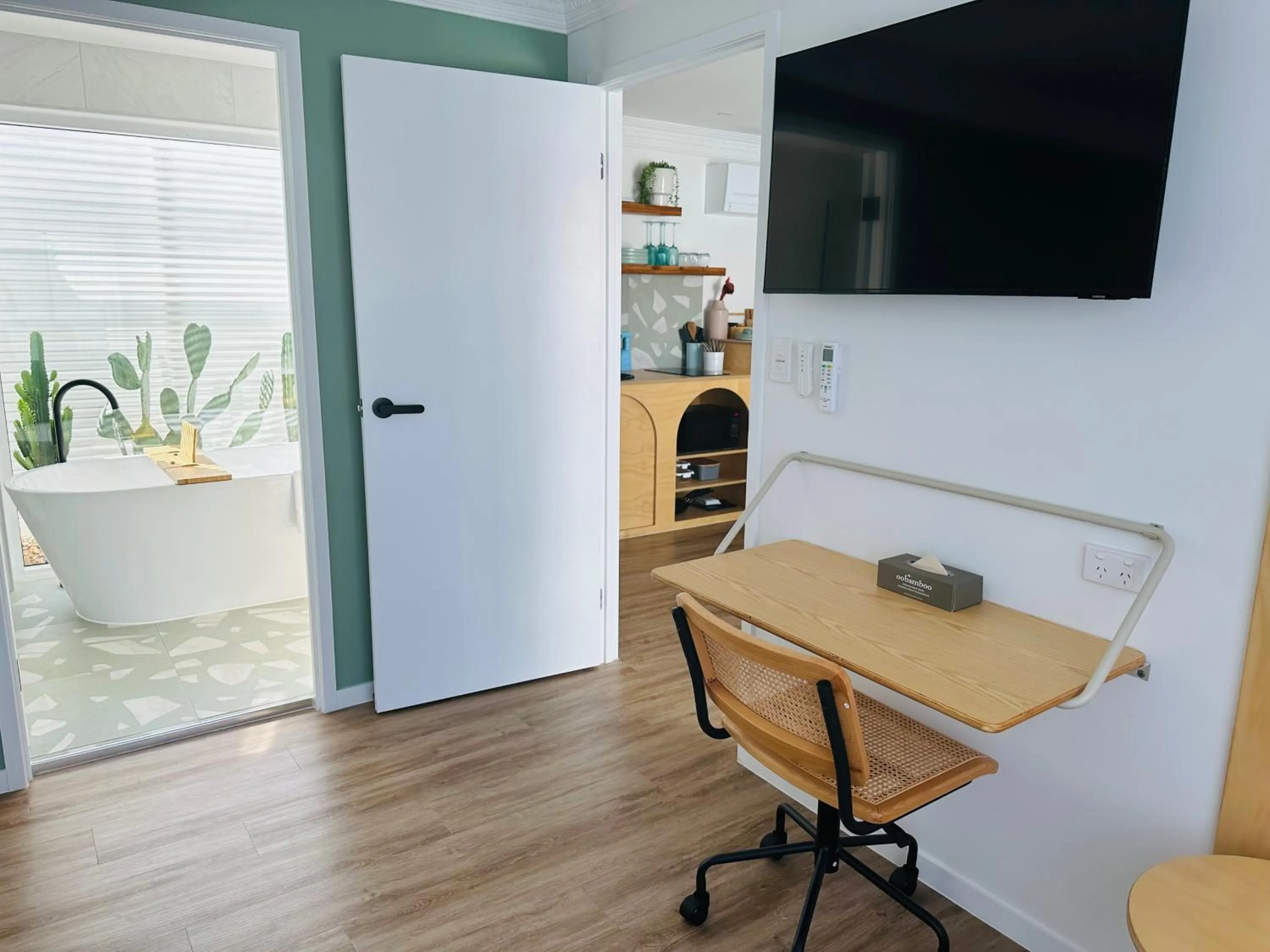 hair dresser in Tessa's on the Beach