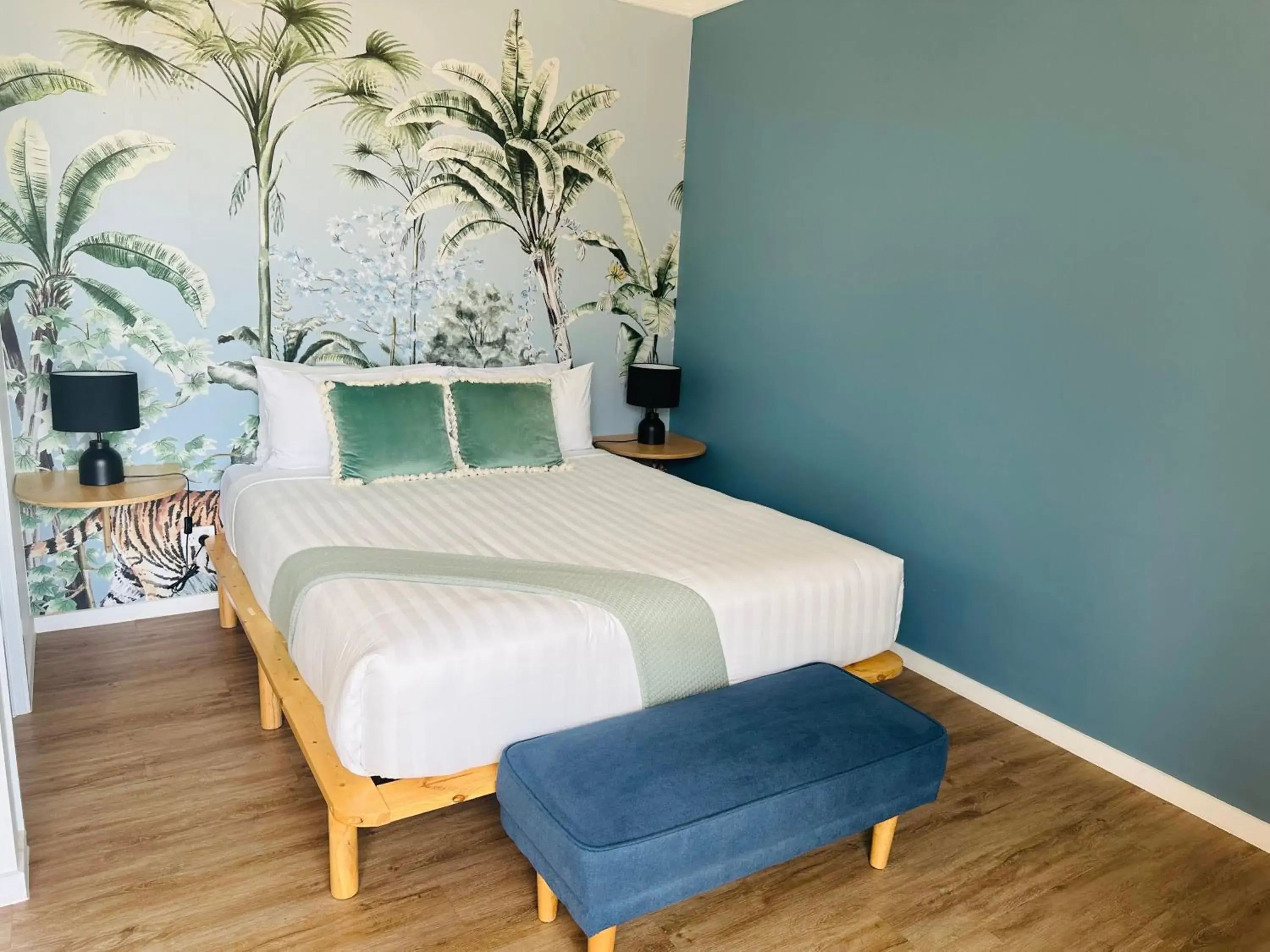 Queen Room with Sea View in Tessa's on the Beach Queen Room with Sea View in Tessa's on the Beach