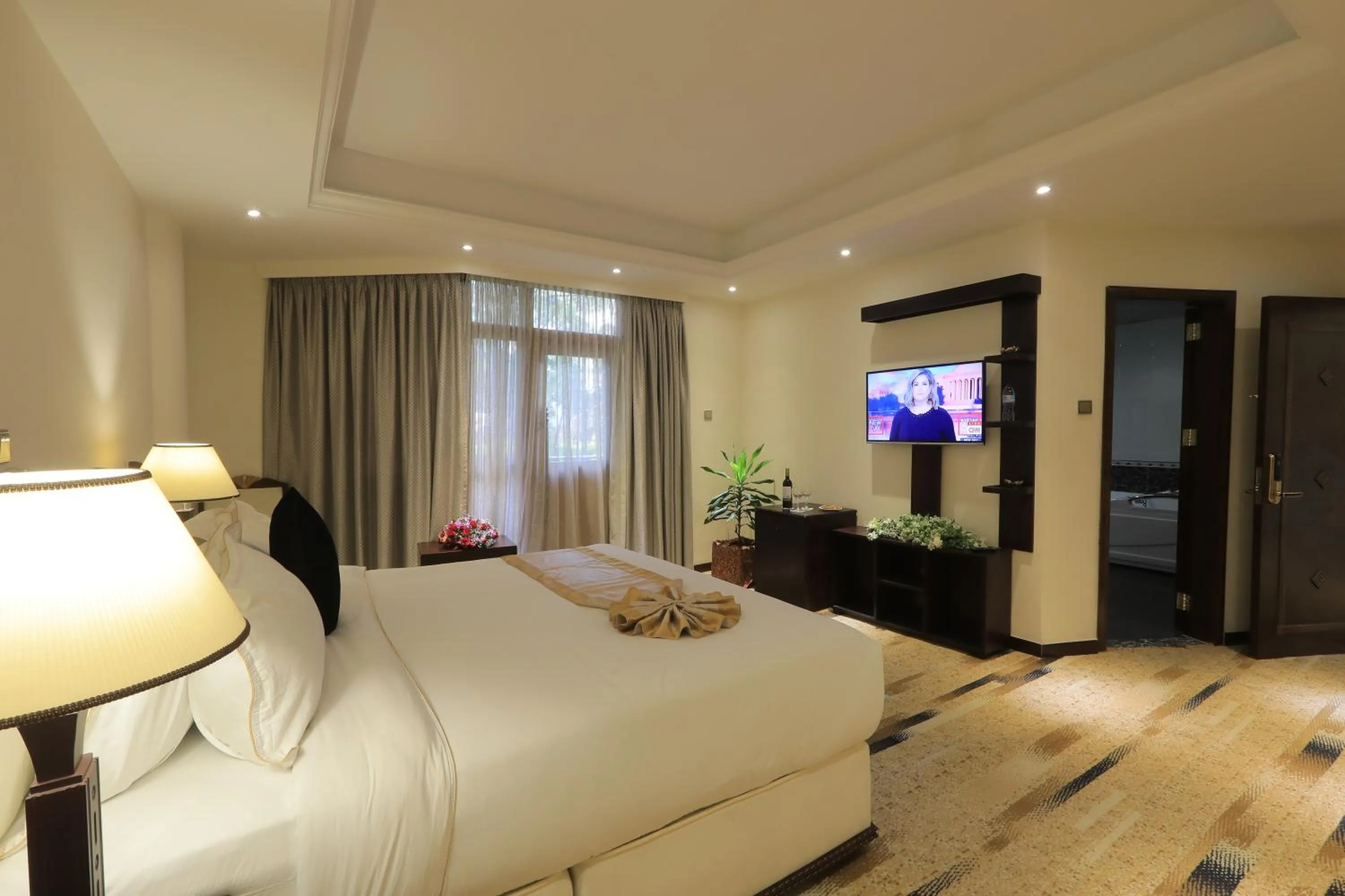 Living room, Bed in De Leopol Hotel