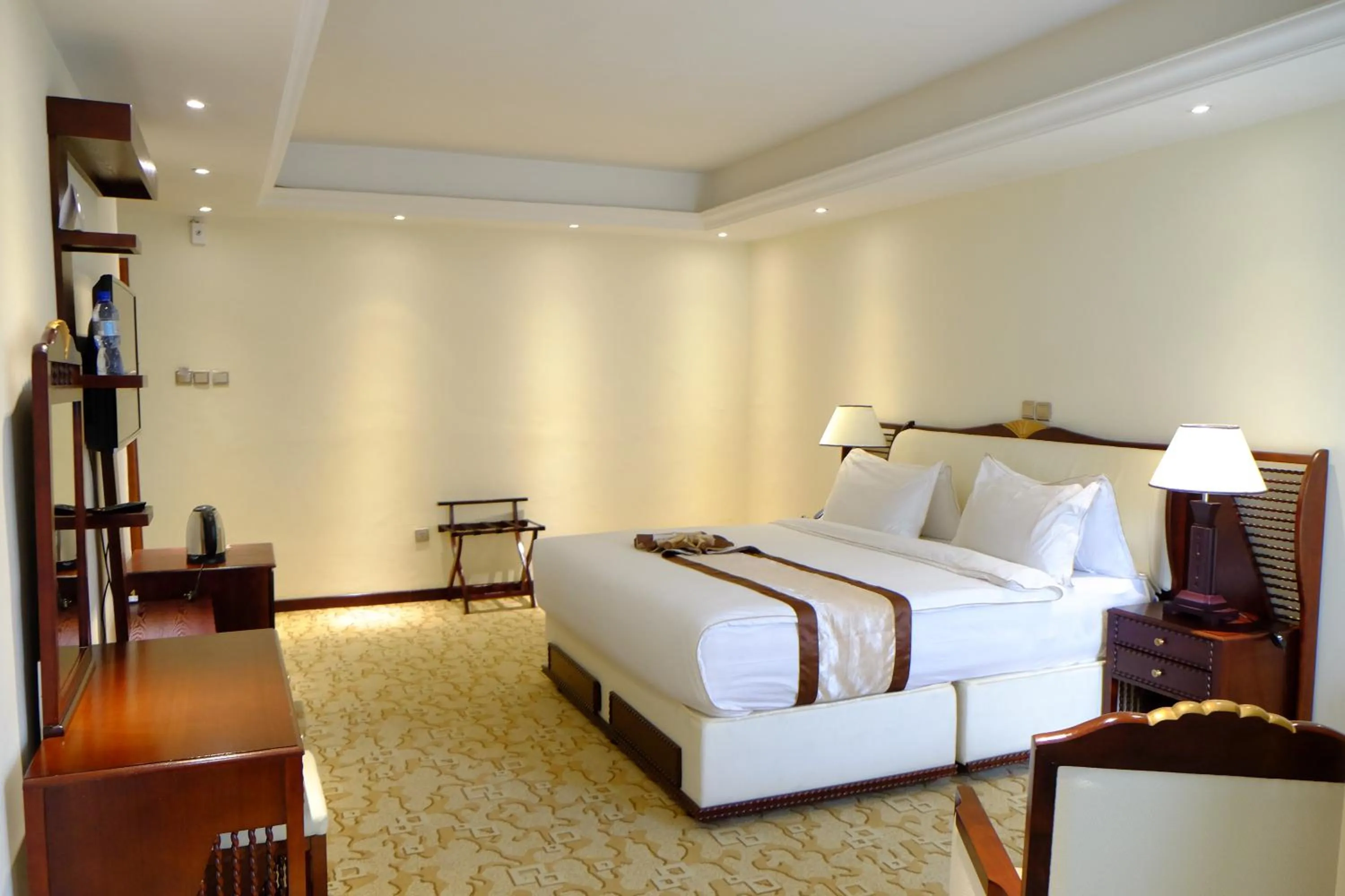 Living room, Bed in De Leopol Hotel