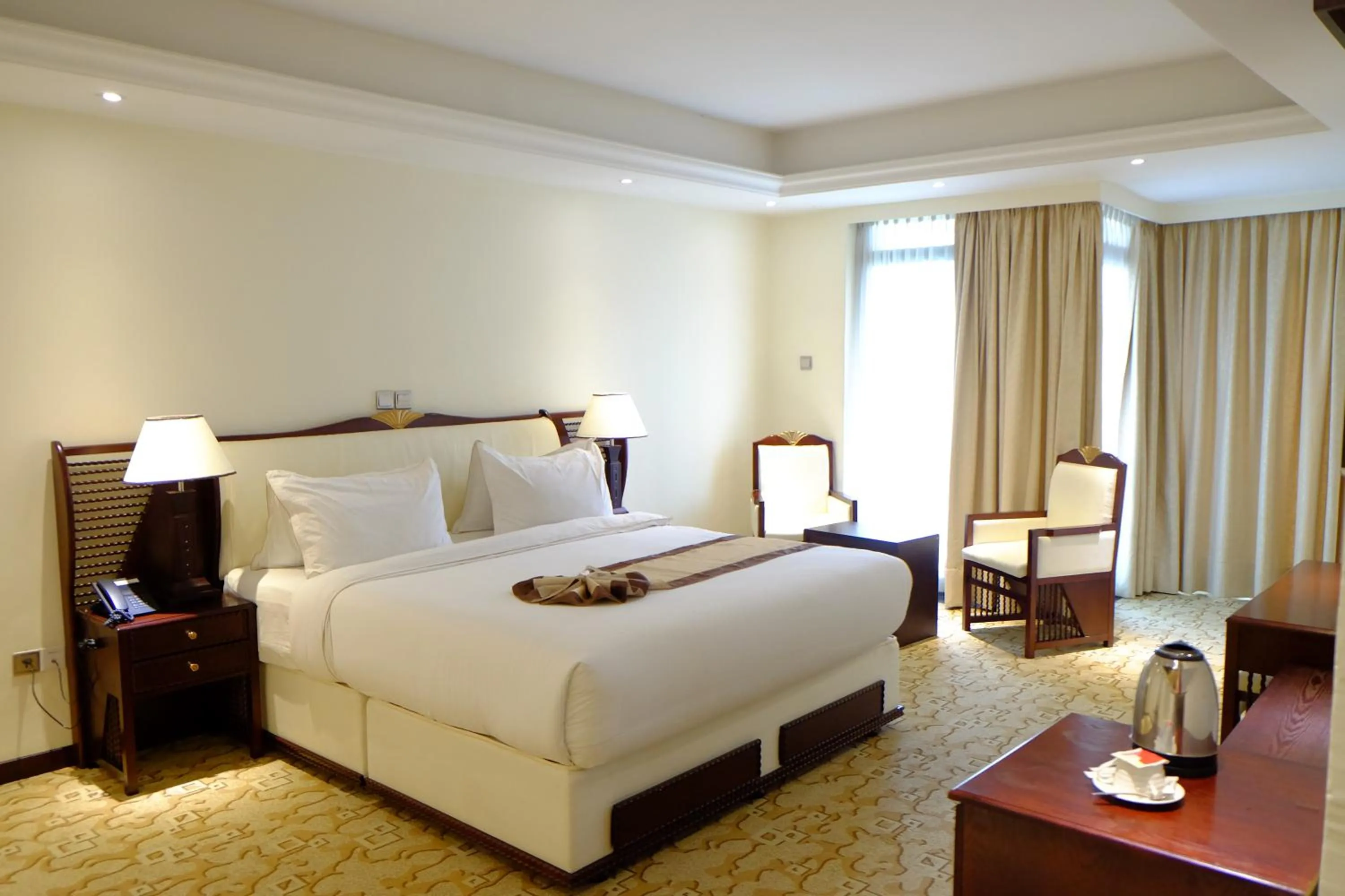 Living room, Bed in De Leopol Hotel