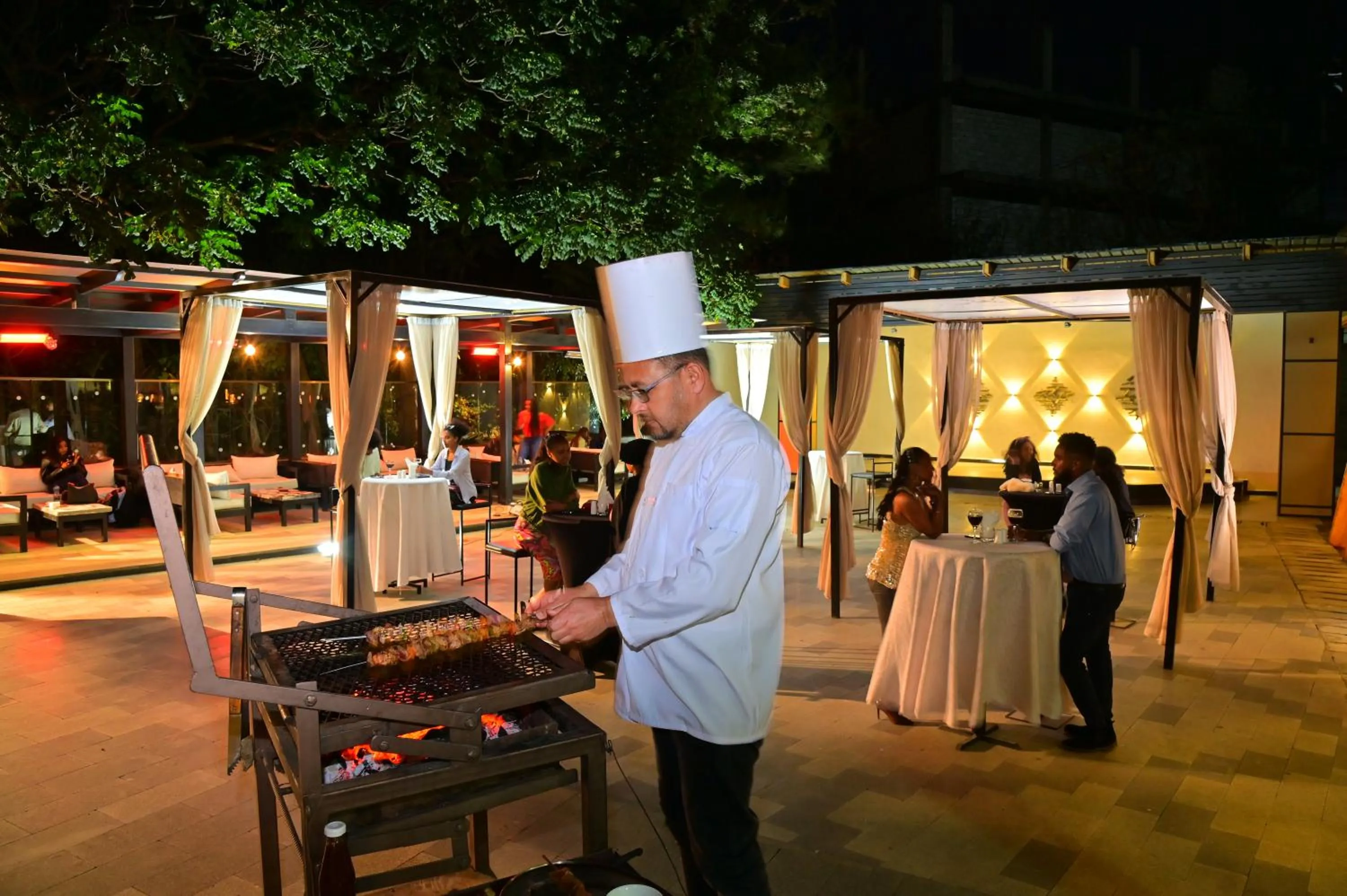 BBQ facilities in De Leopol Hotel