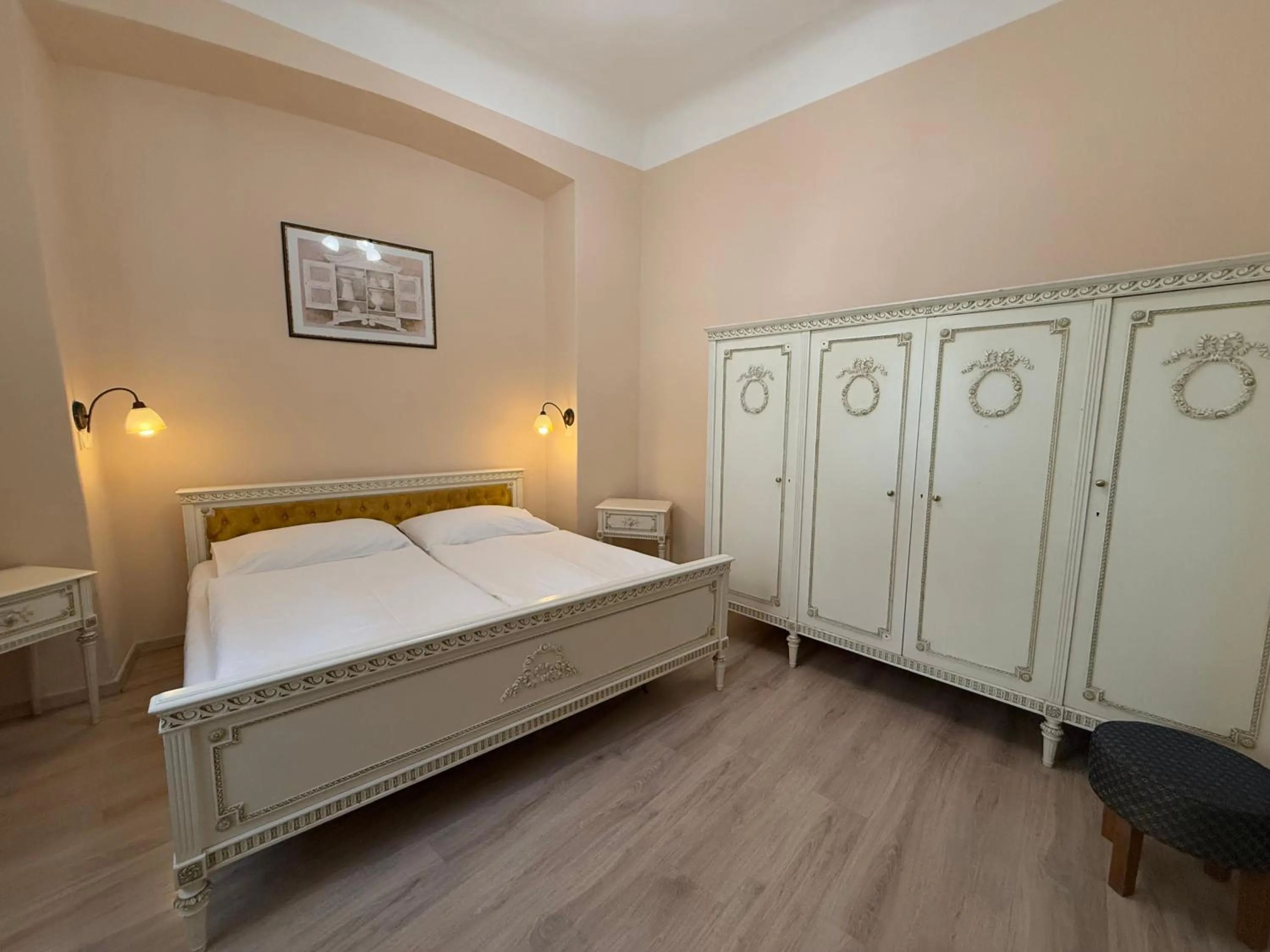 Bedroom, Bed in Hotel King George