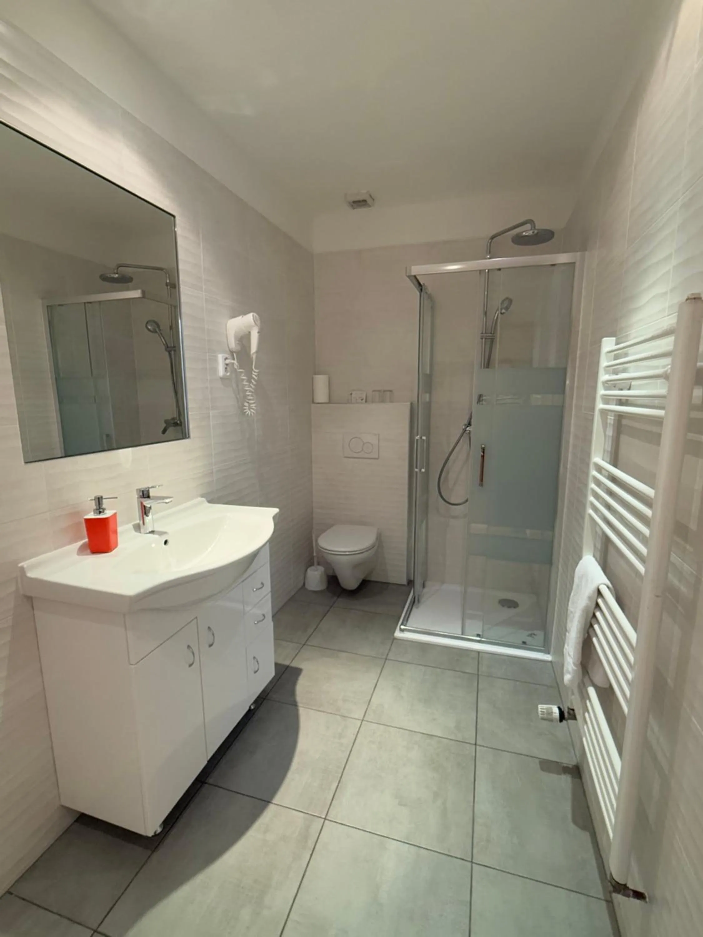 Shower in Hotel King George