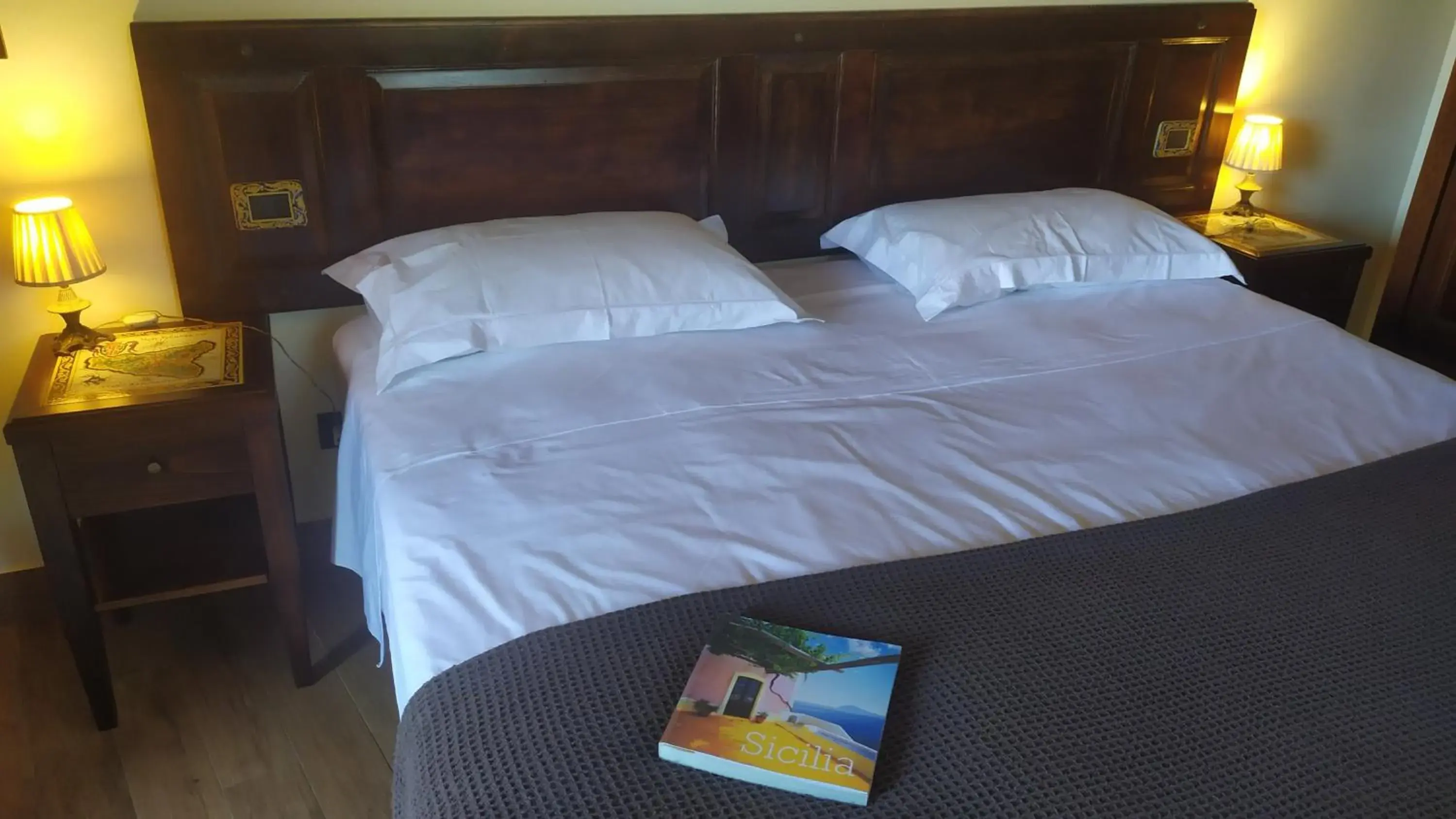 King Room with Roll-In Shower - single occupancy - Disability Access in Il Giardino di Galatea King Room with Roll-In Shower - single occupancy - Disability Access in Il Giardino di Galatea