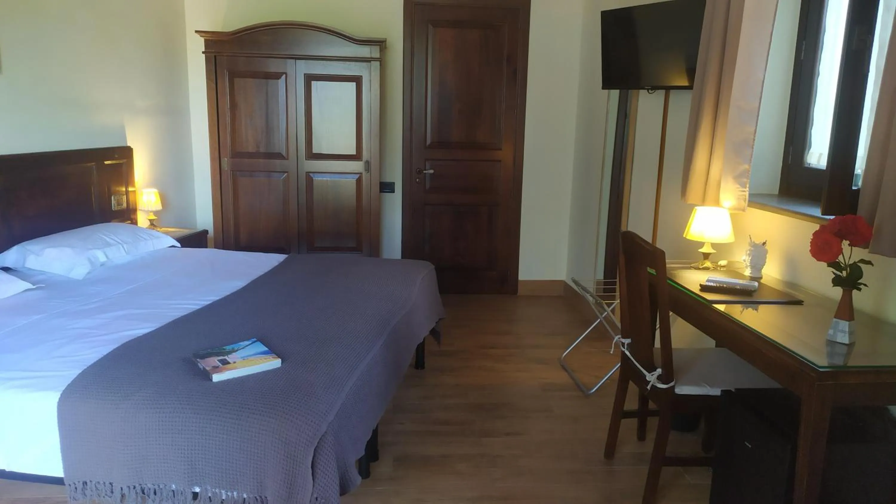 Photo of the whole room, Bed in Il Giardino di Galatea