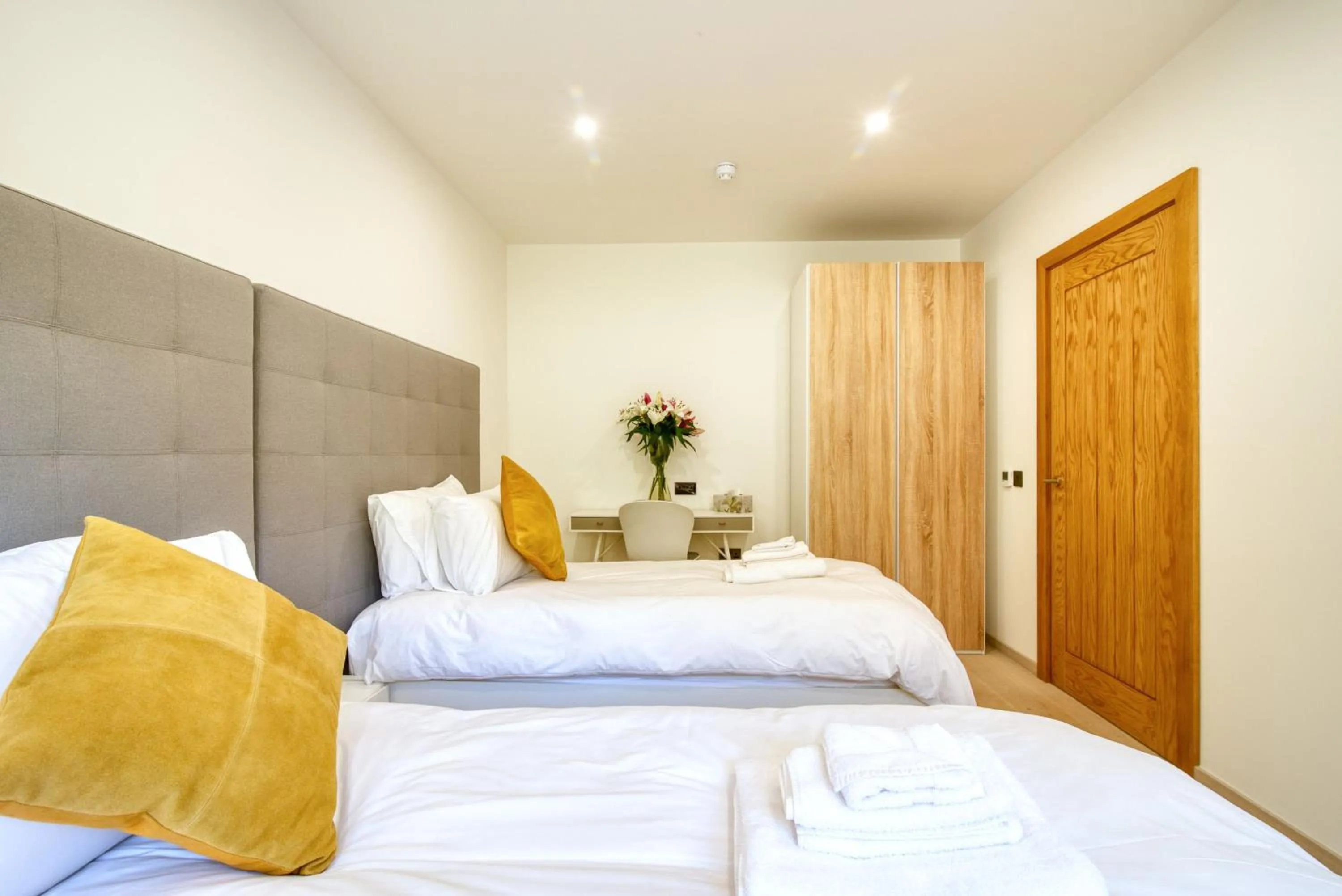 Property building, Bed in Portnellan