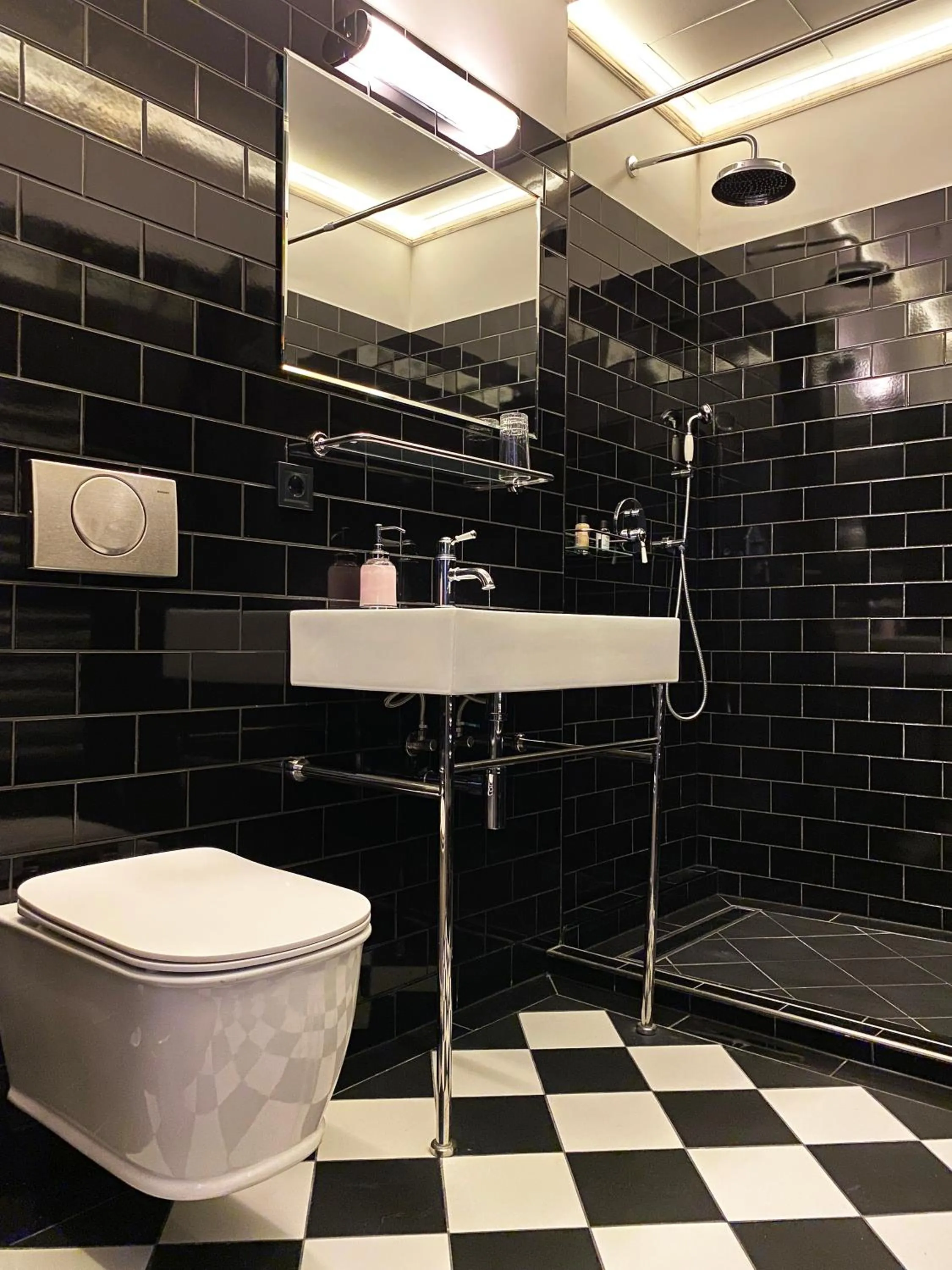 Bathroom in Rumor Rooms