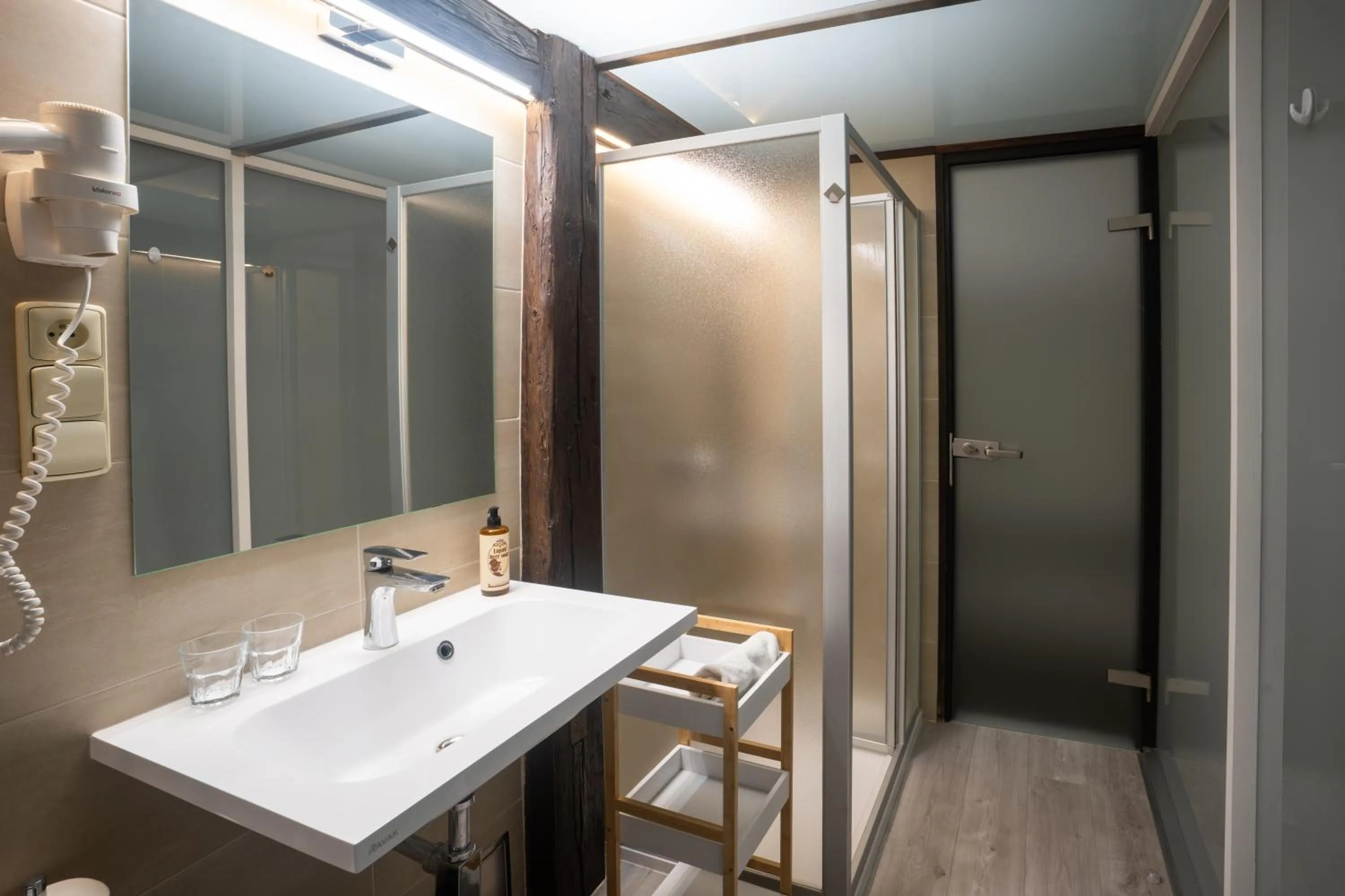 Bathroom in U Medvidku-Brewery Hotel