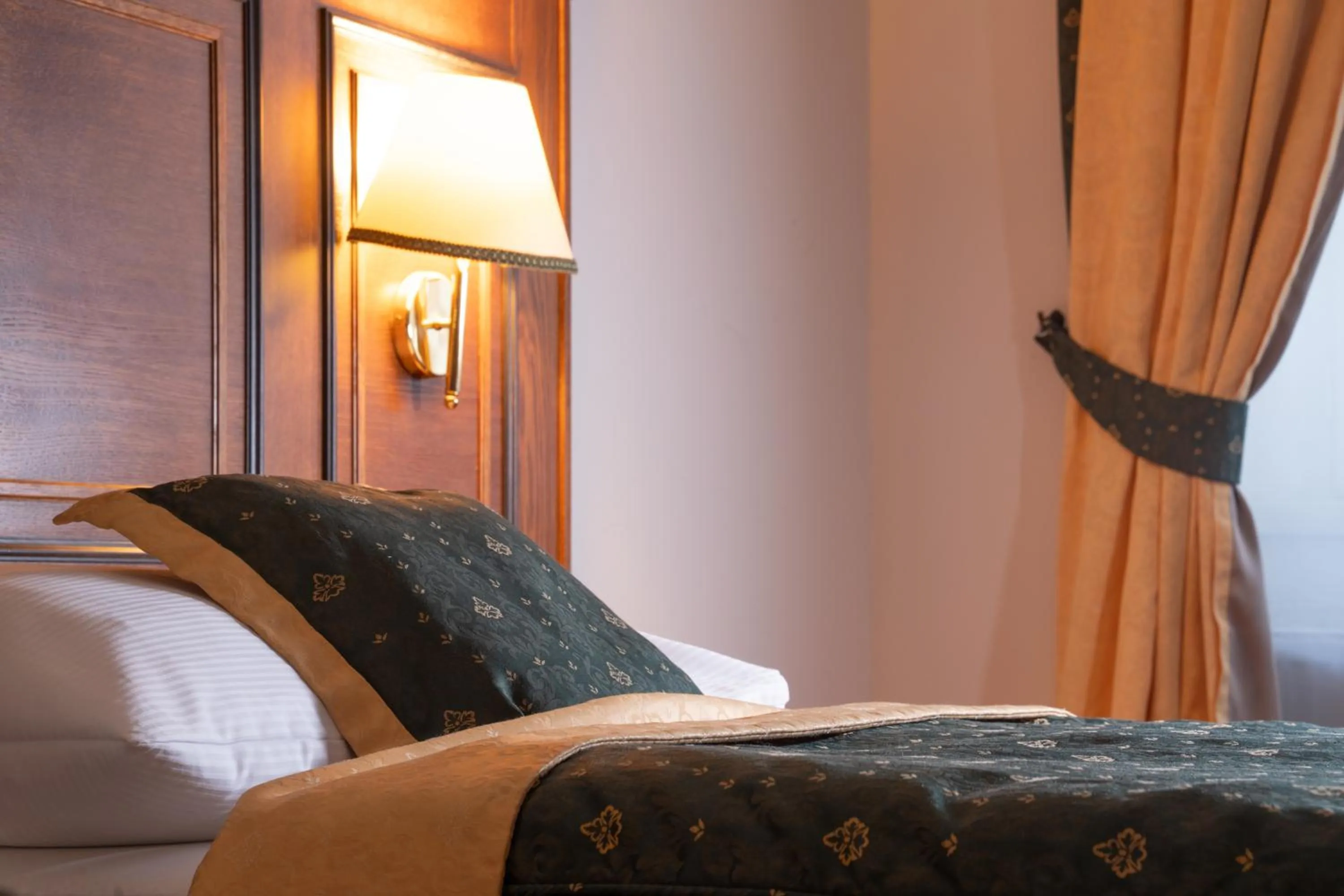 Bed in U Medvidku-Brewery Hotel