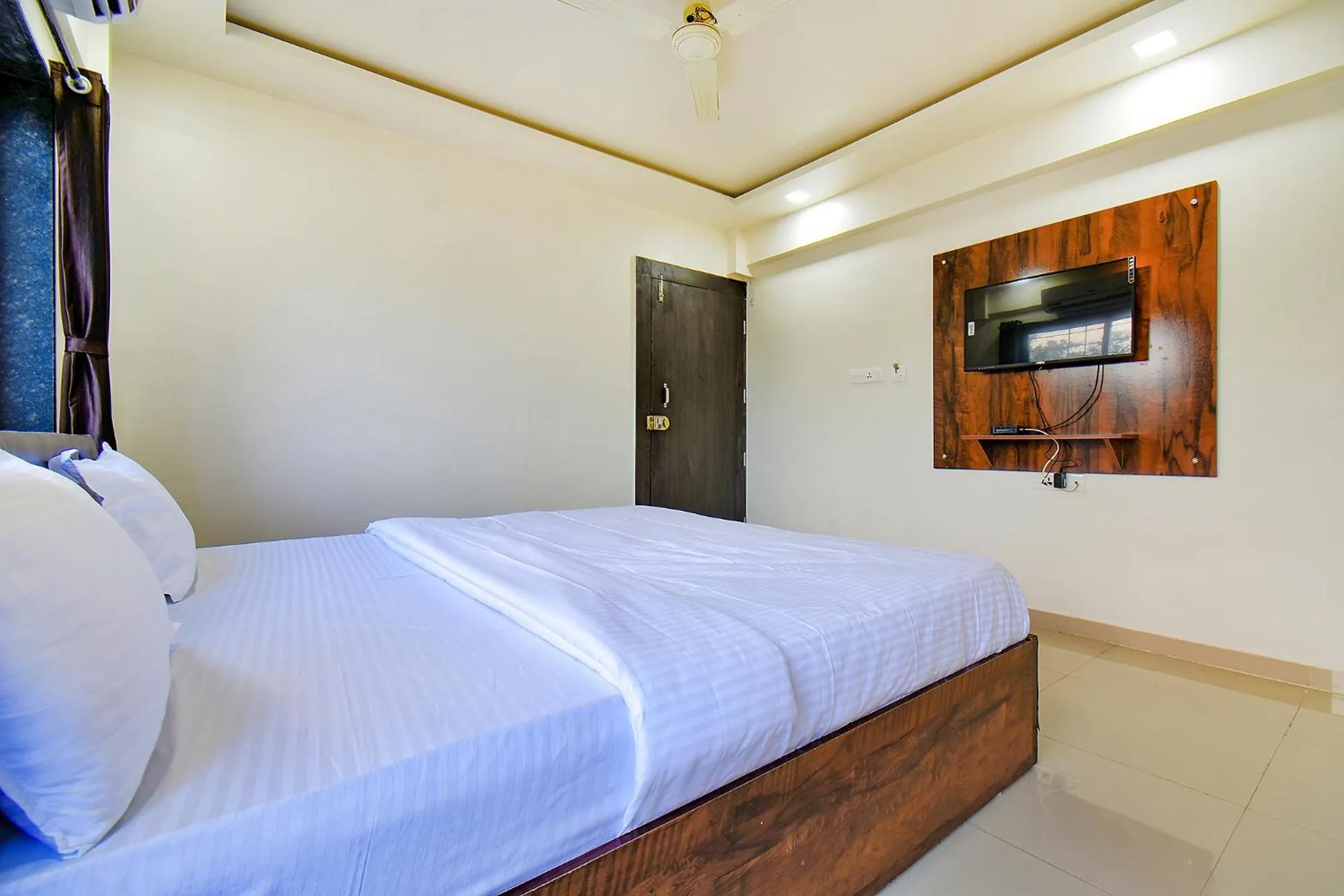 Bed in FabHotel White House - Nr Sinhagad speciality Hospital
