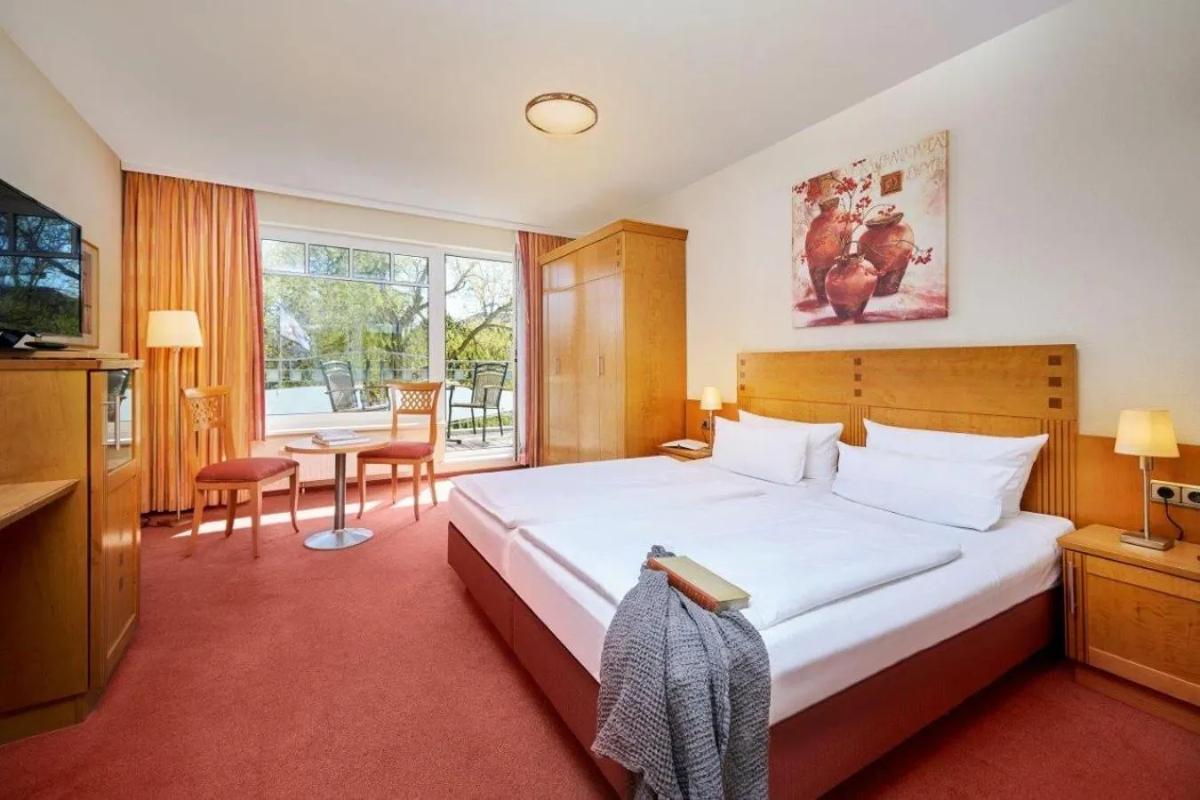 Photo of the whole room, Bed in Strandhotel Luise von Preussen