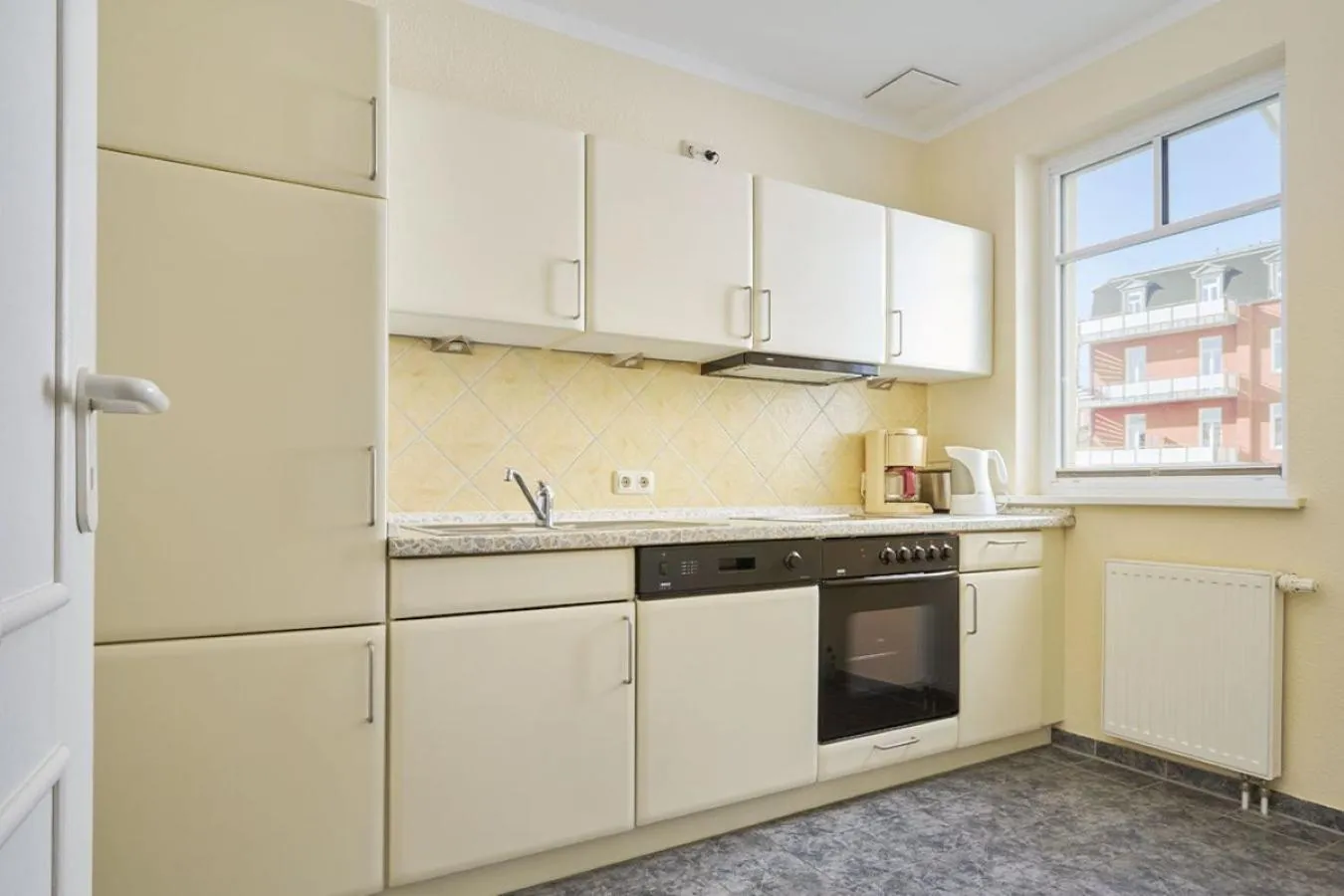 Kitchen or kitchenette in Strandhotel Luise von Preussen