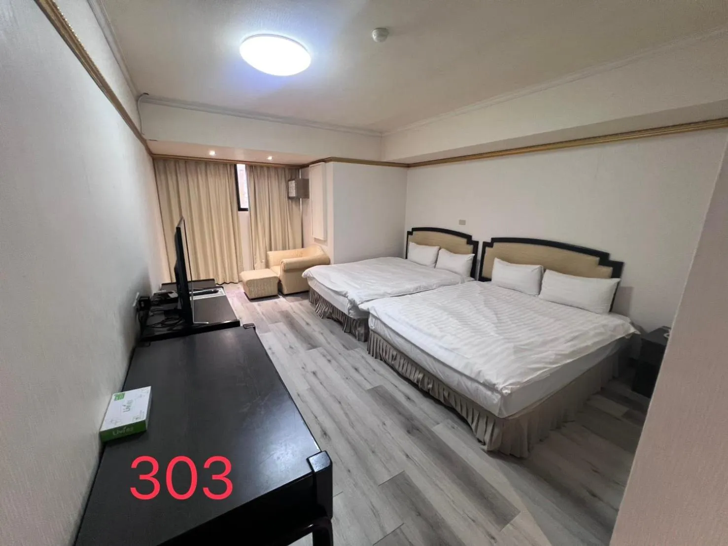 Photo of the whole room, Bed in Hotel Avenue