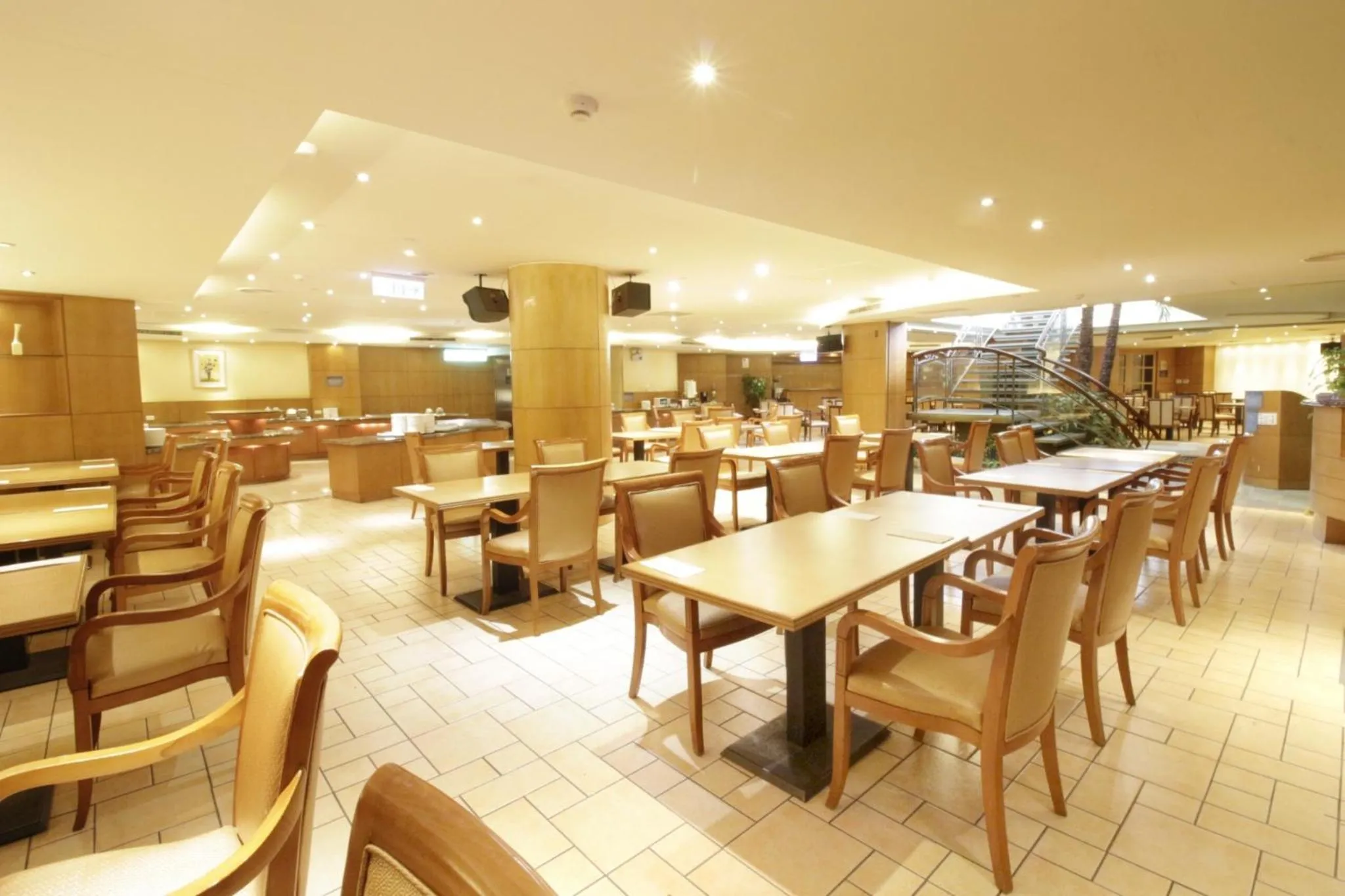 Restaurant/places to eat in Hotel Avenue