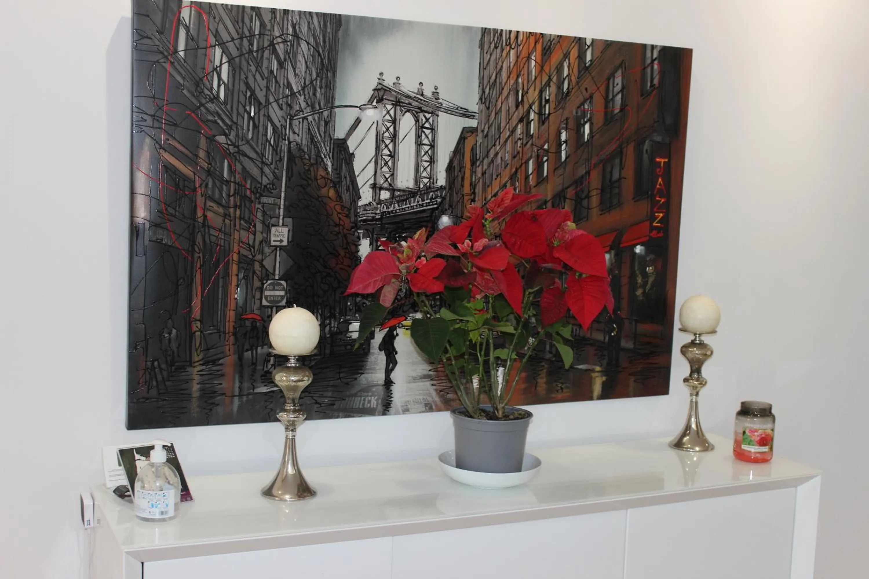 Facade/entrance in Seren Las, Tenby