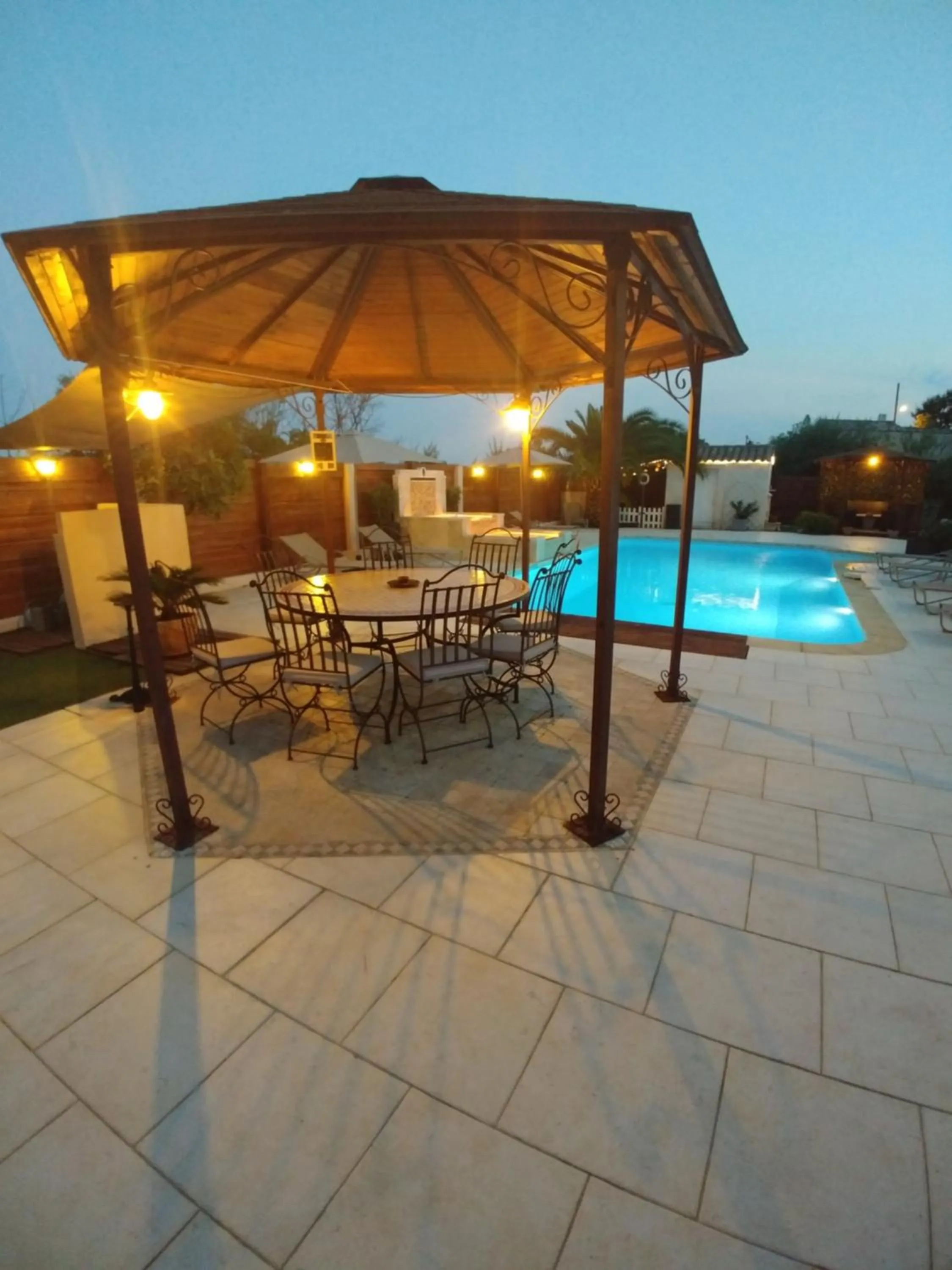 Patio in Chez Isabelle et Guy B&B