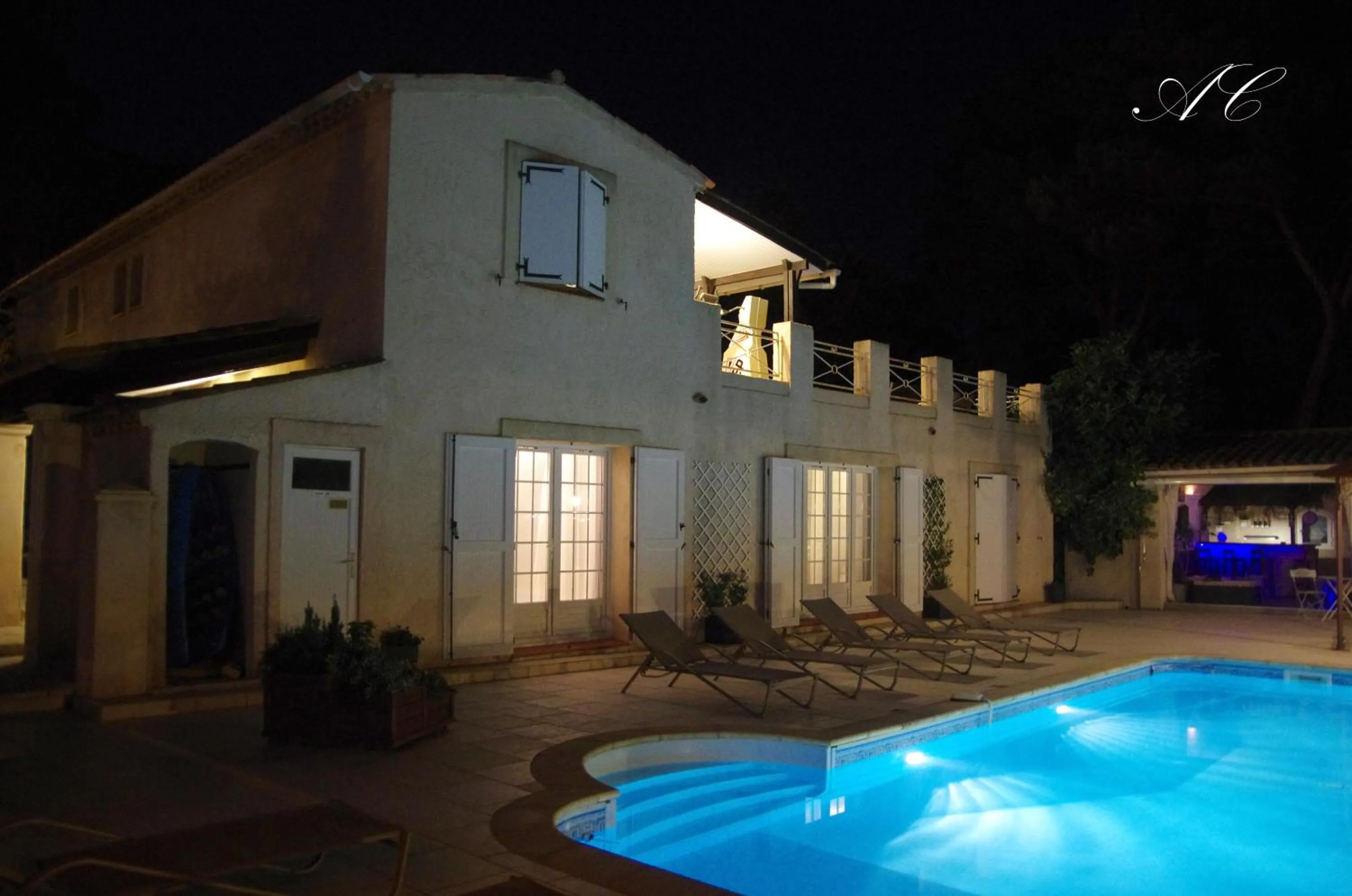 Swimming pool in Chez Isabelle et Guy B&B