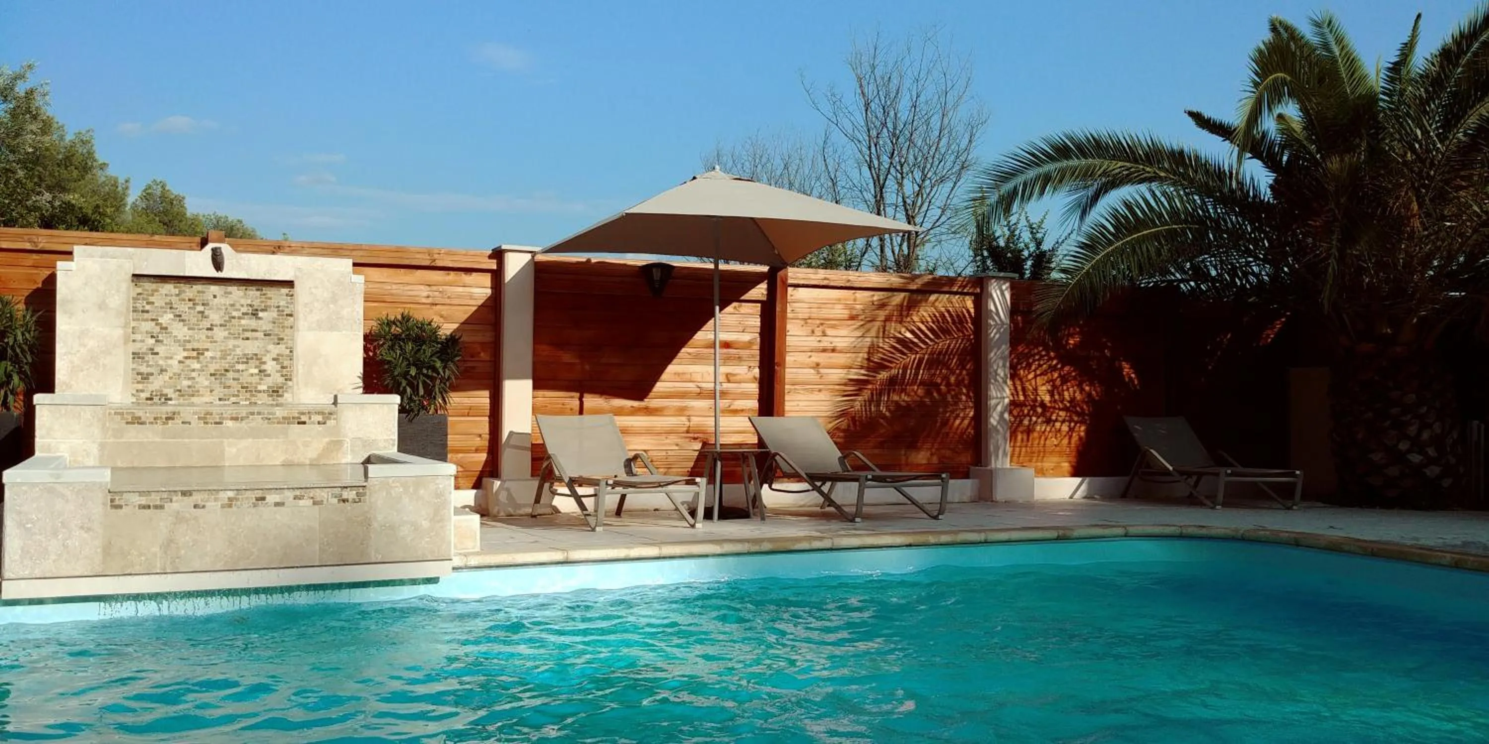 Swimming pool in Chez Isabelle et Guy B&B