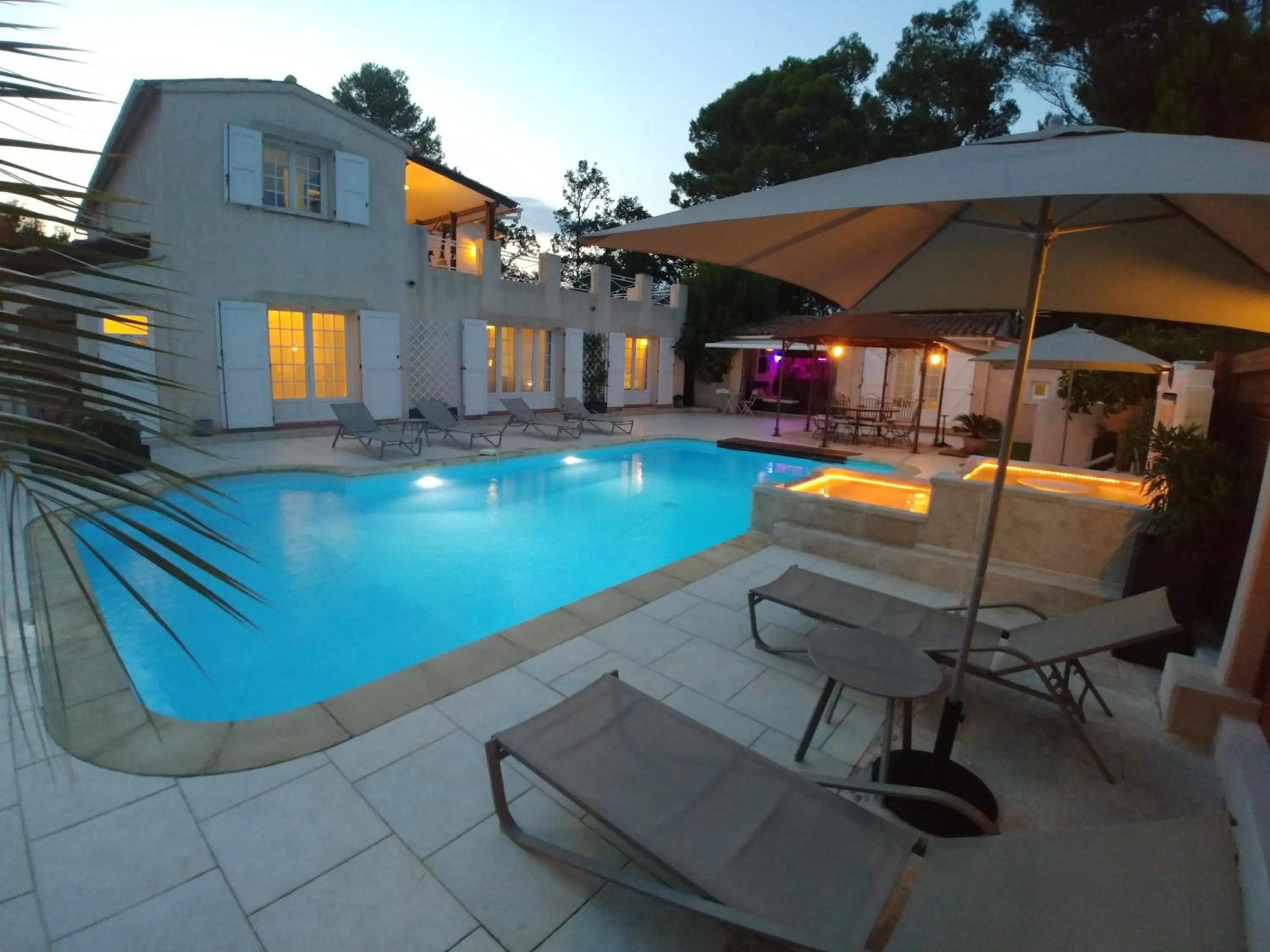 Swimming pool in Chez Isabelle et Guy B&B