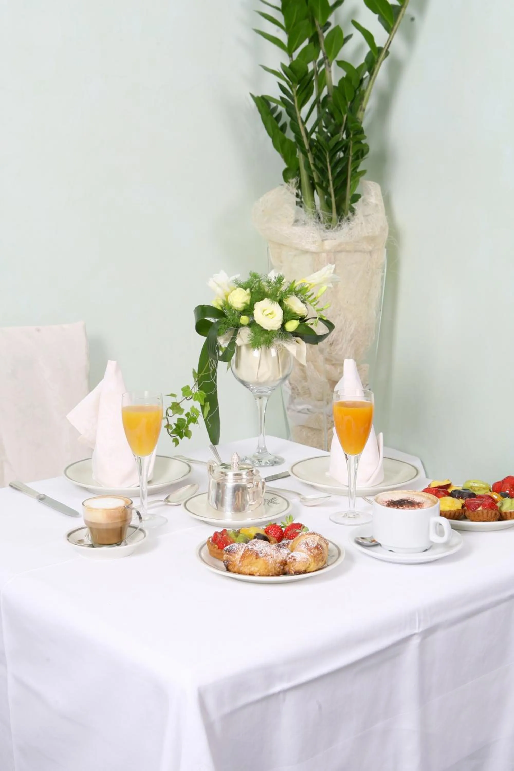 Restaurant/places to eat in Albergo Milano