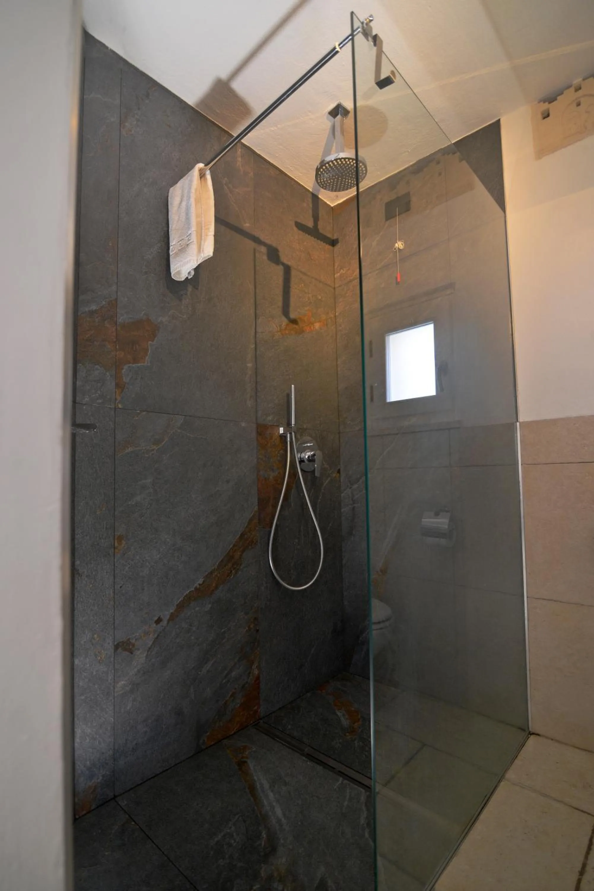 Shower in La Corte Dei Pastori