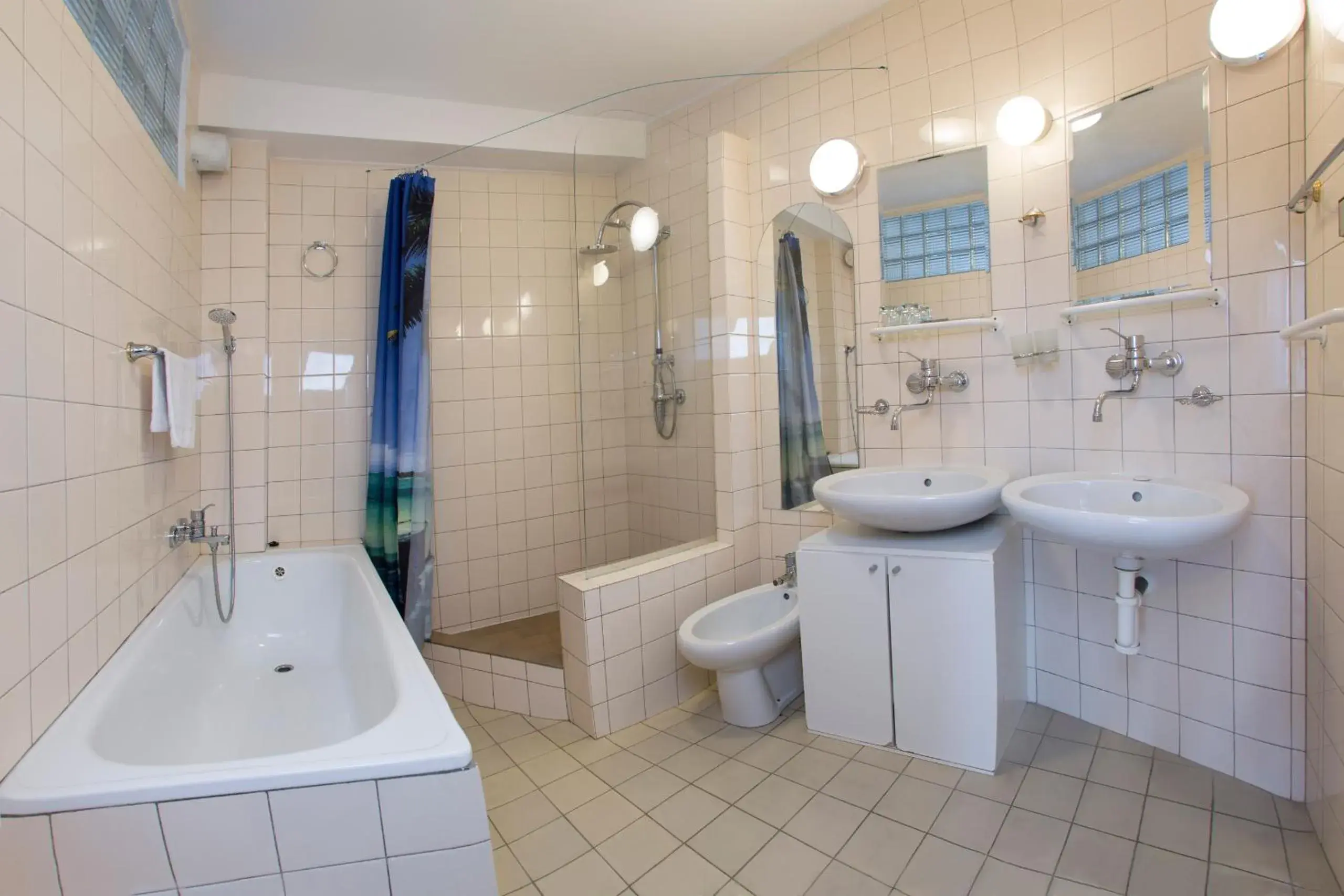 Two-Bedroom Apartment in Hotel Harrachov Inn Two-Bedroom Apartment in Hotel Harrachov Inn