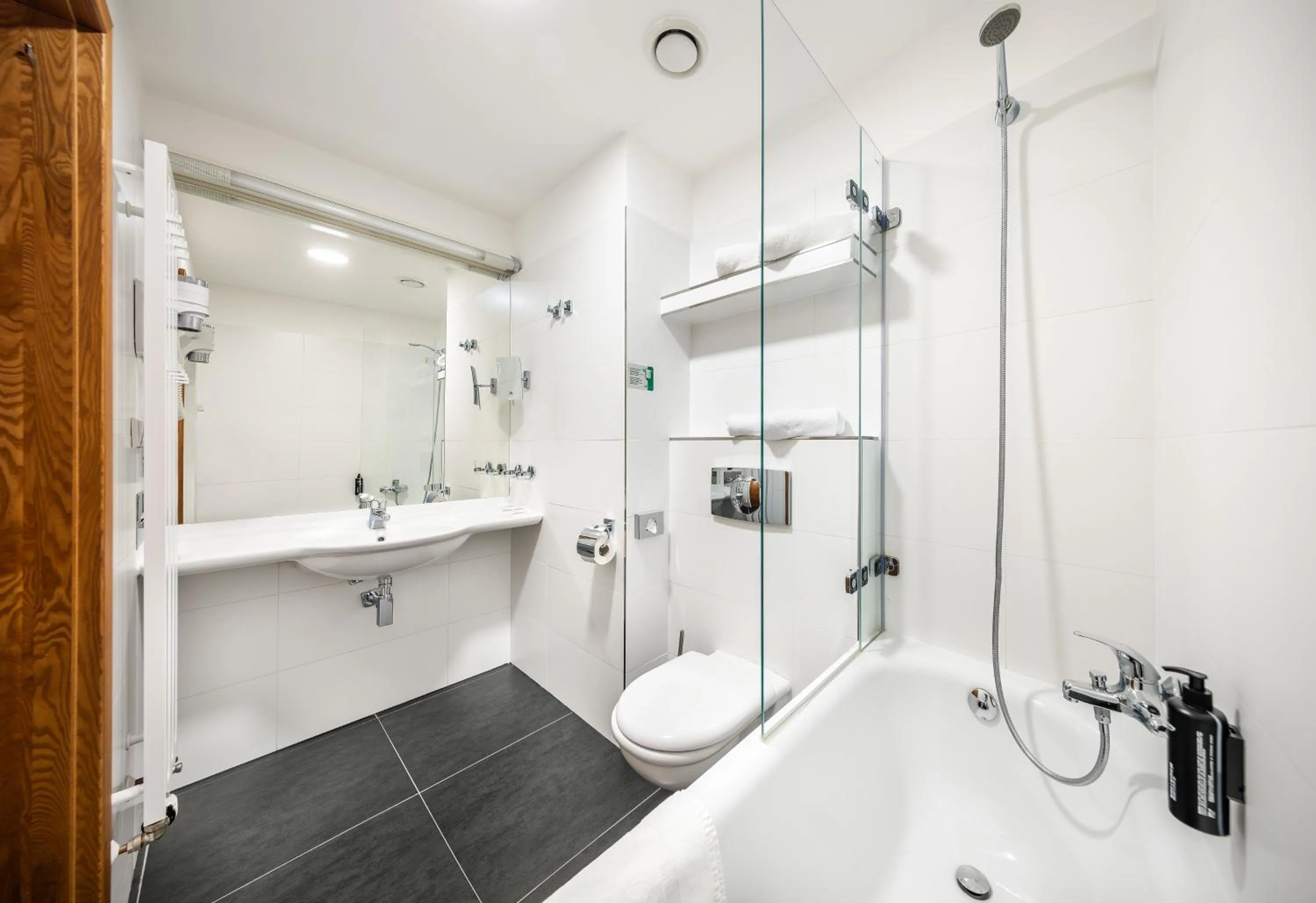 Toilet in Harmony Hotel