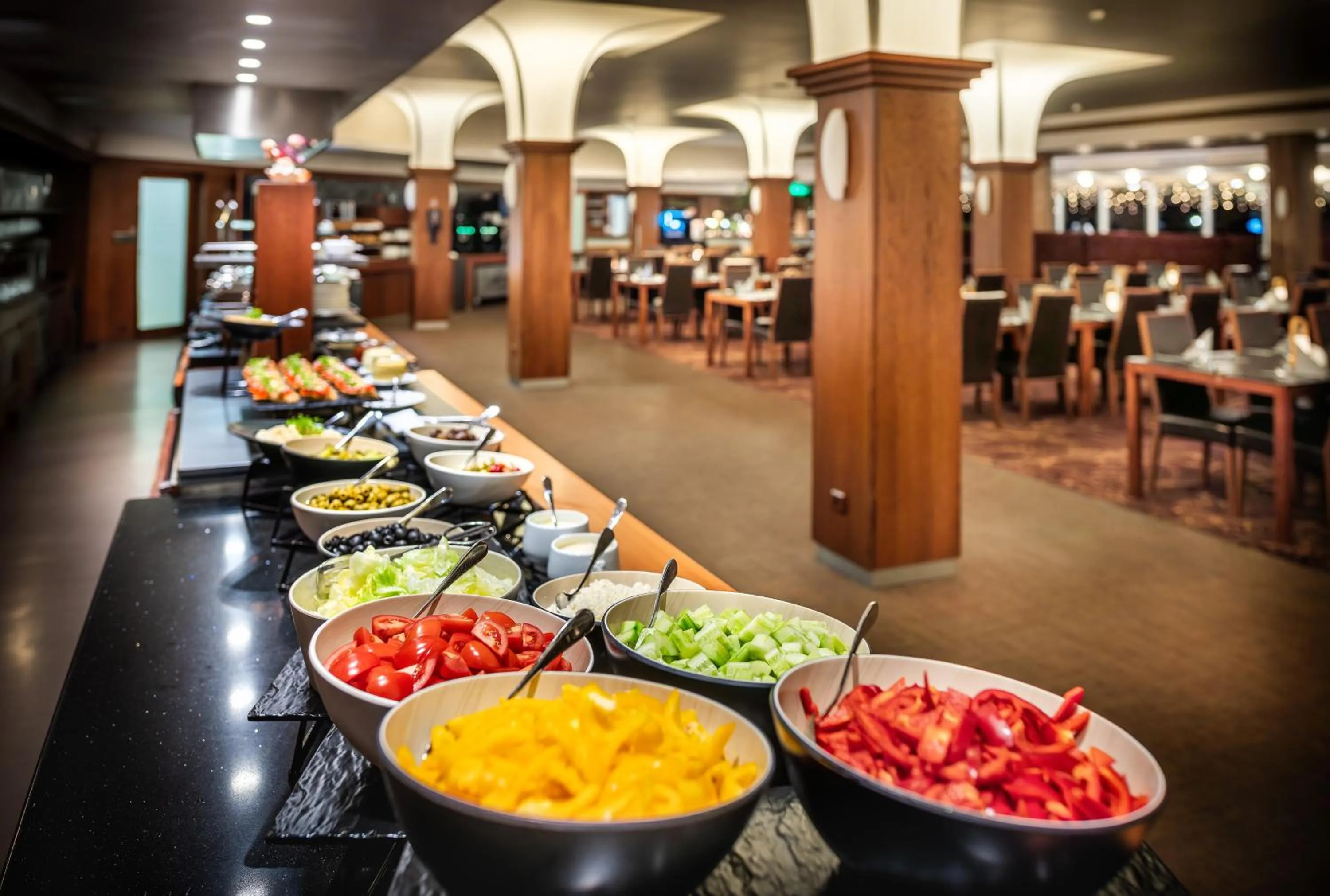 Restaurant/places to eat in Harmony Hotel