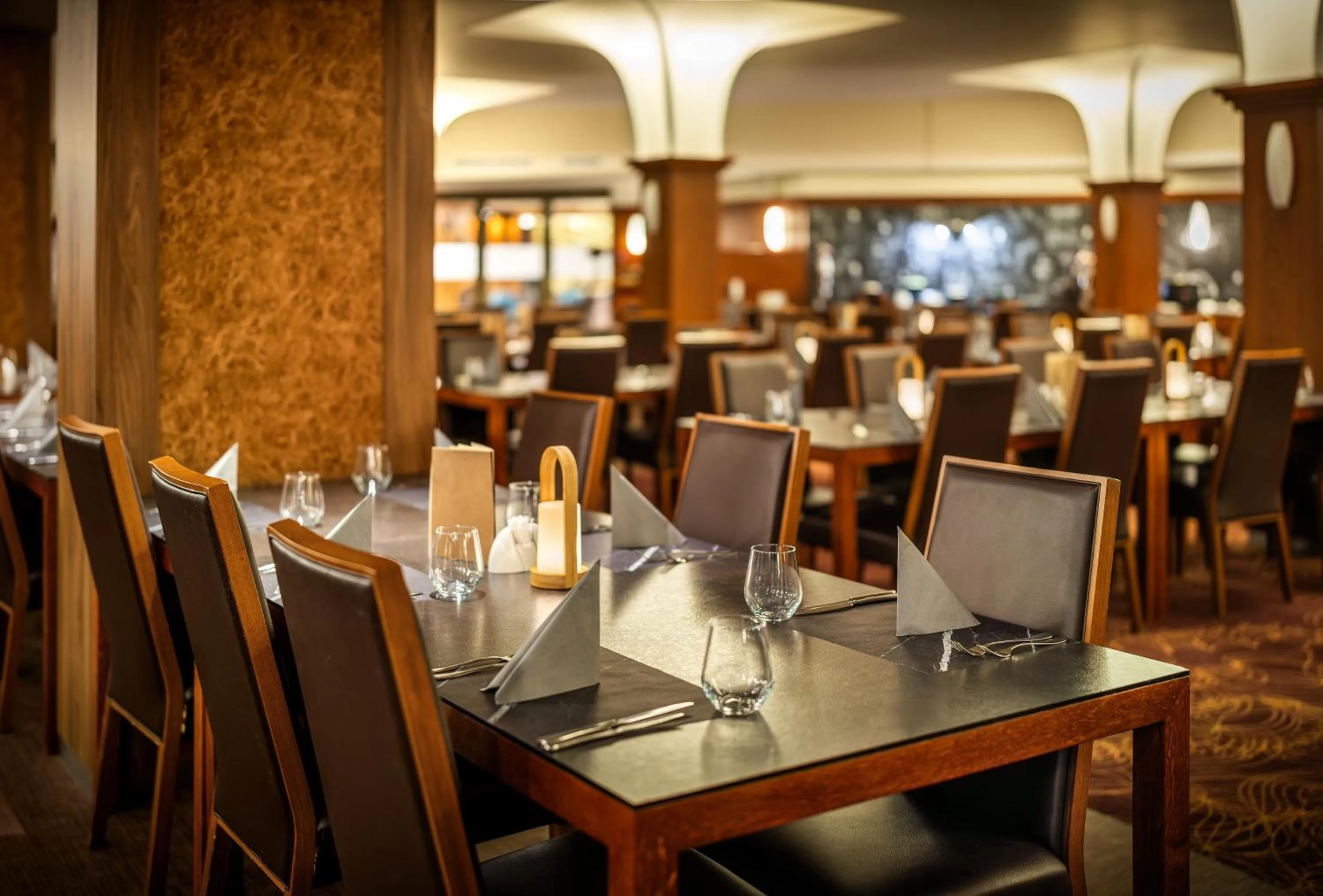 Restaurant/places to eat in Harmony Hotel