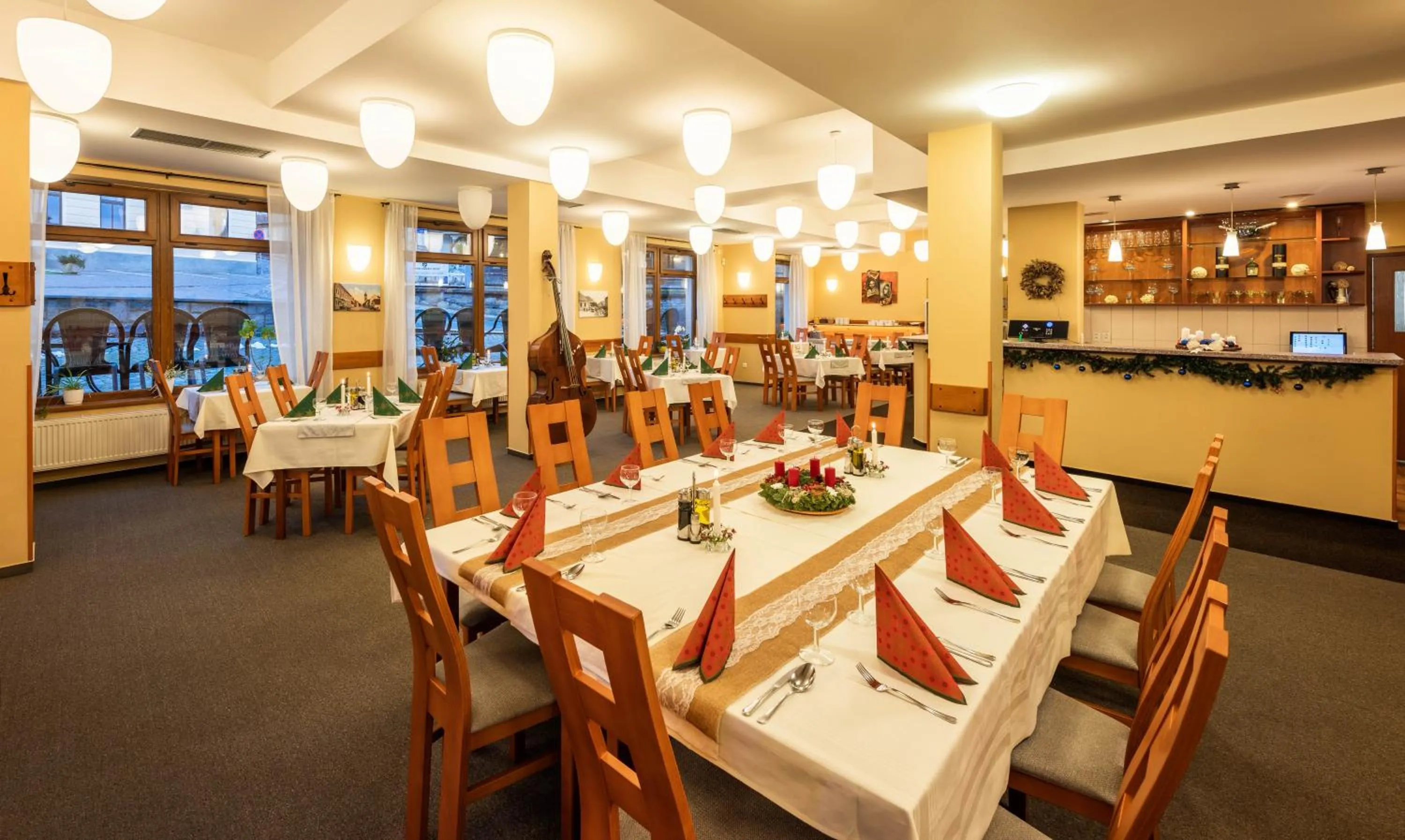 Restaurant/places to eat in Záviš z Falkenštejna