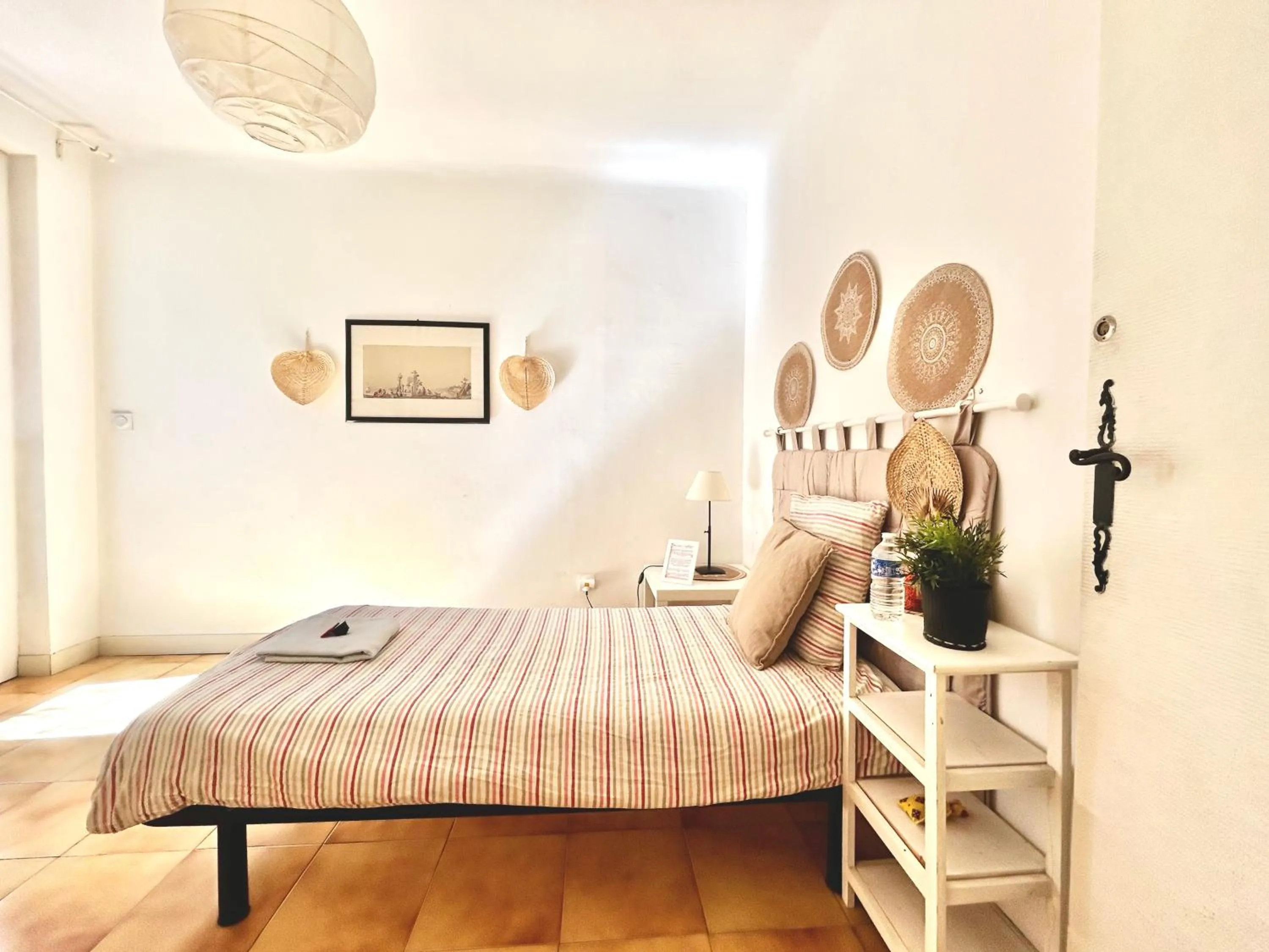 Bed in Chambres d'hôtes Avignon