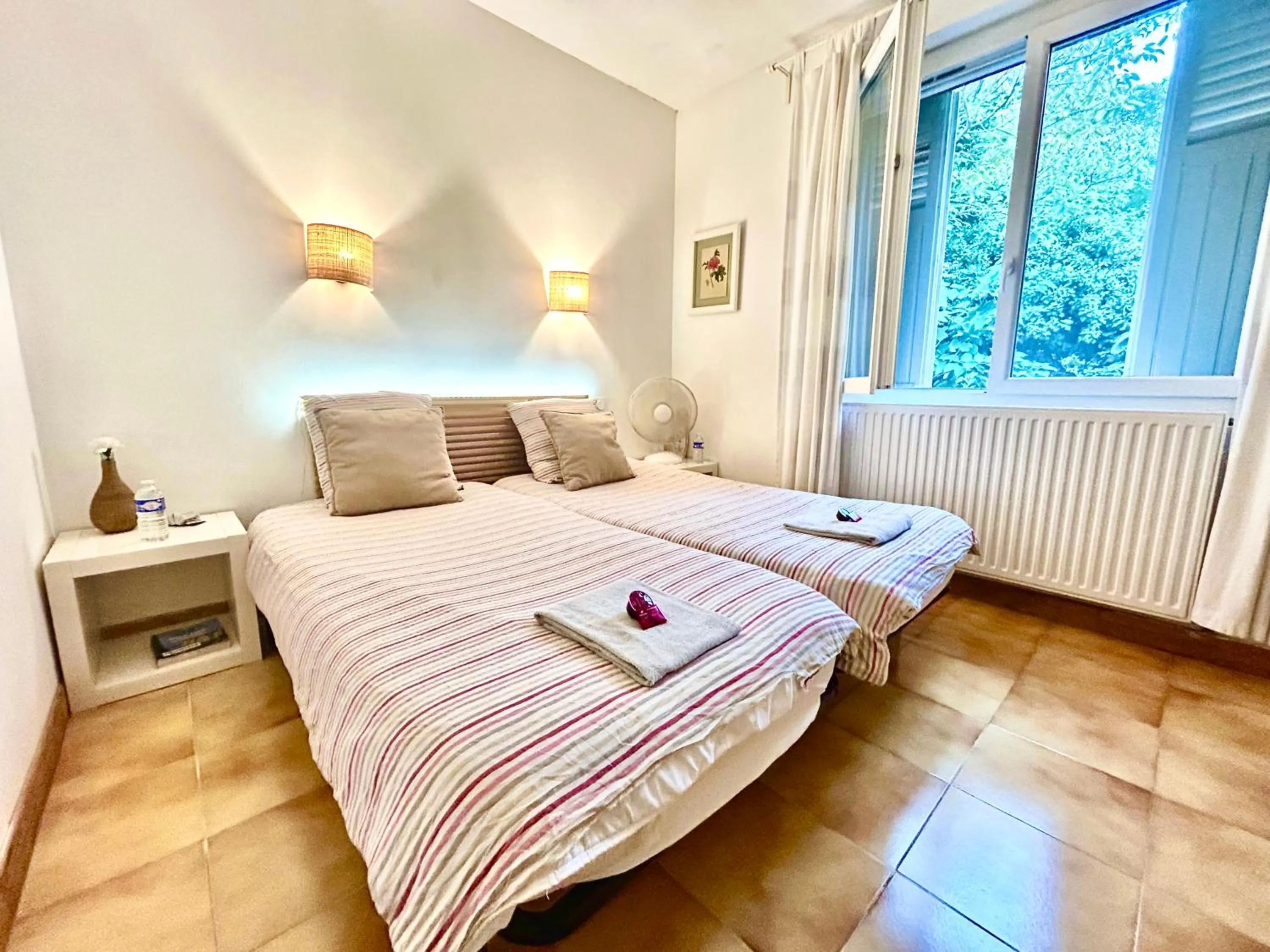 Bed in Chambres d'hôtes Avignon