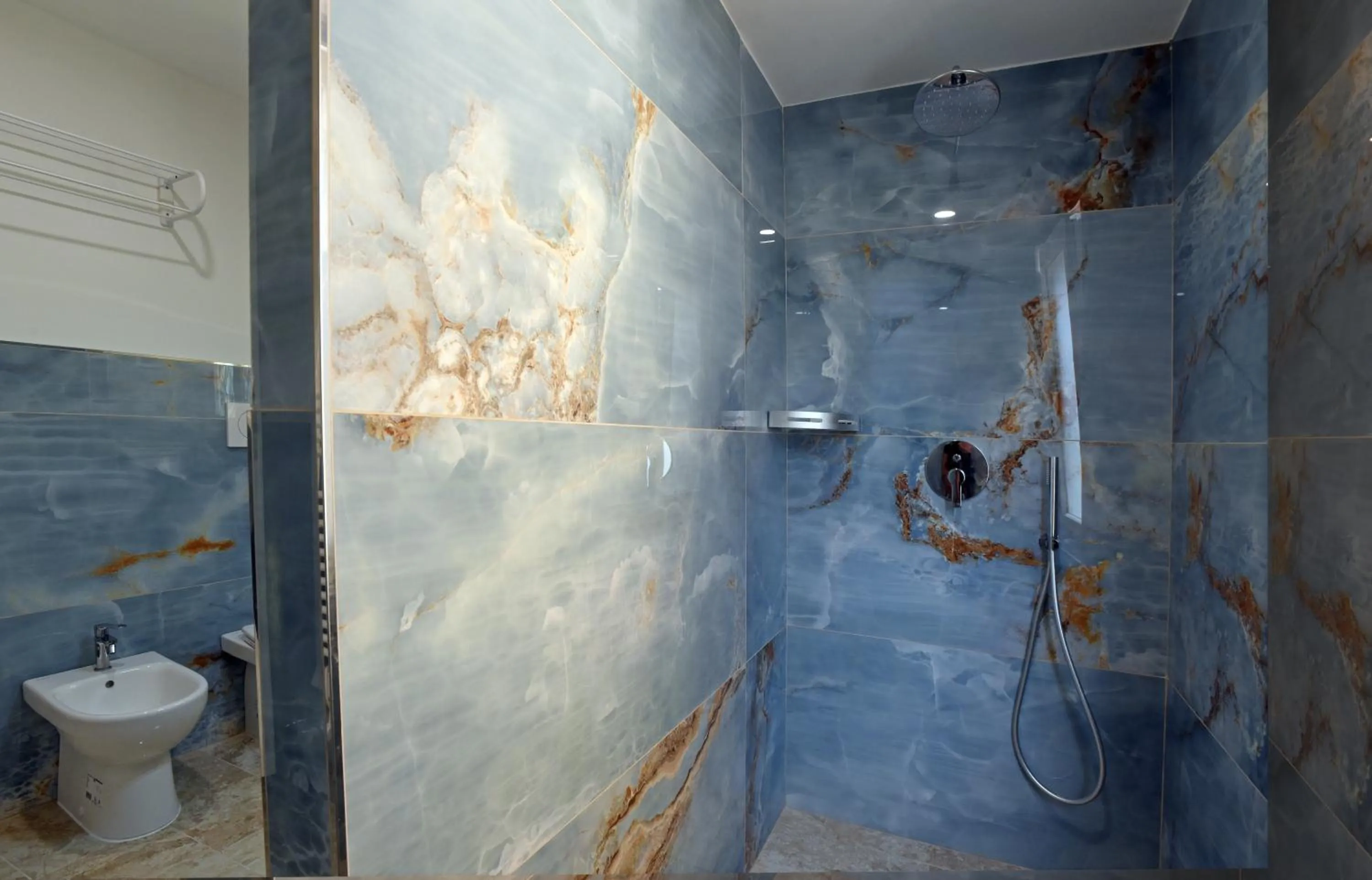 Bathroom in B&B Ventisei Scalini A Trastevere