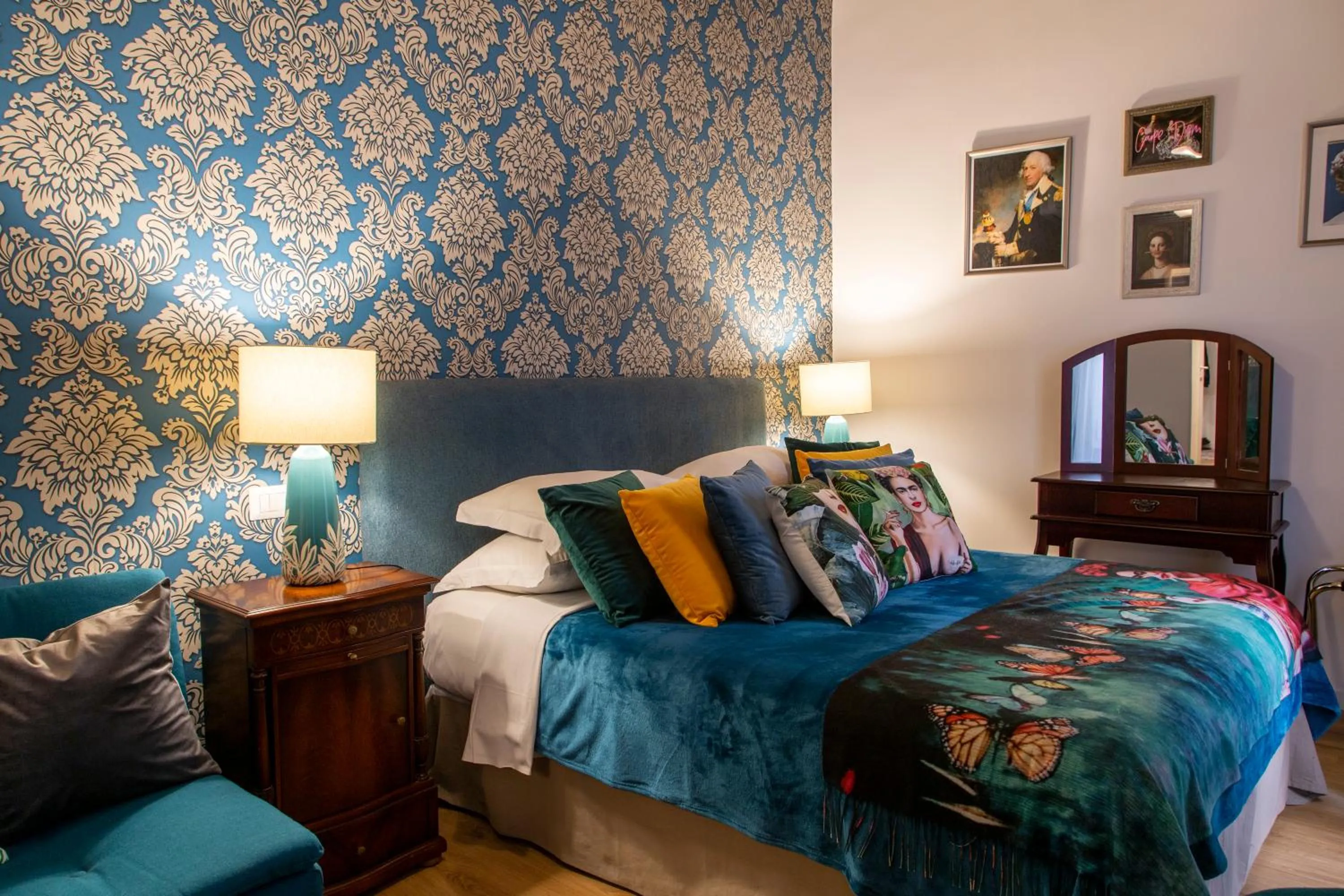 Bedroom, Bed in B&B Ventisei Scalini A Trastevere