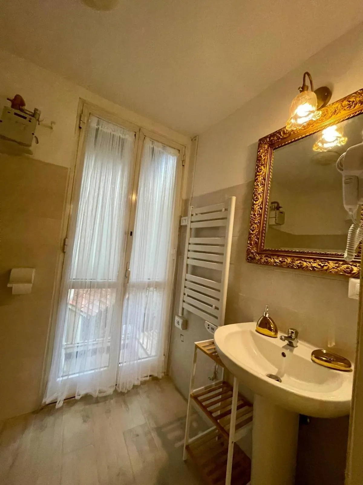 Bathroom in B&B Ventisei Scalini A Trastevere