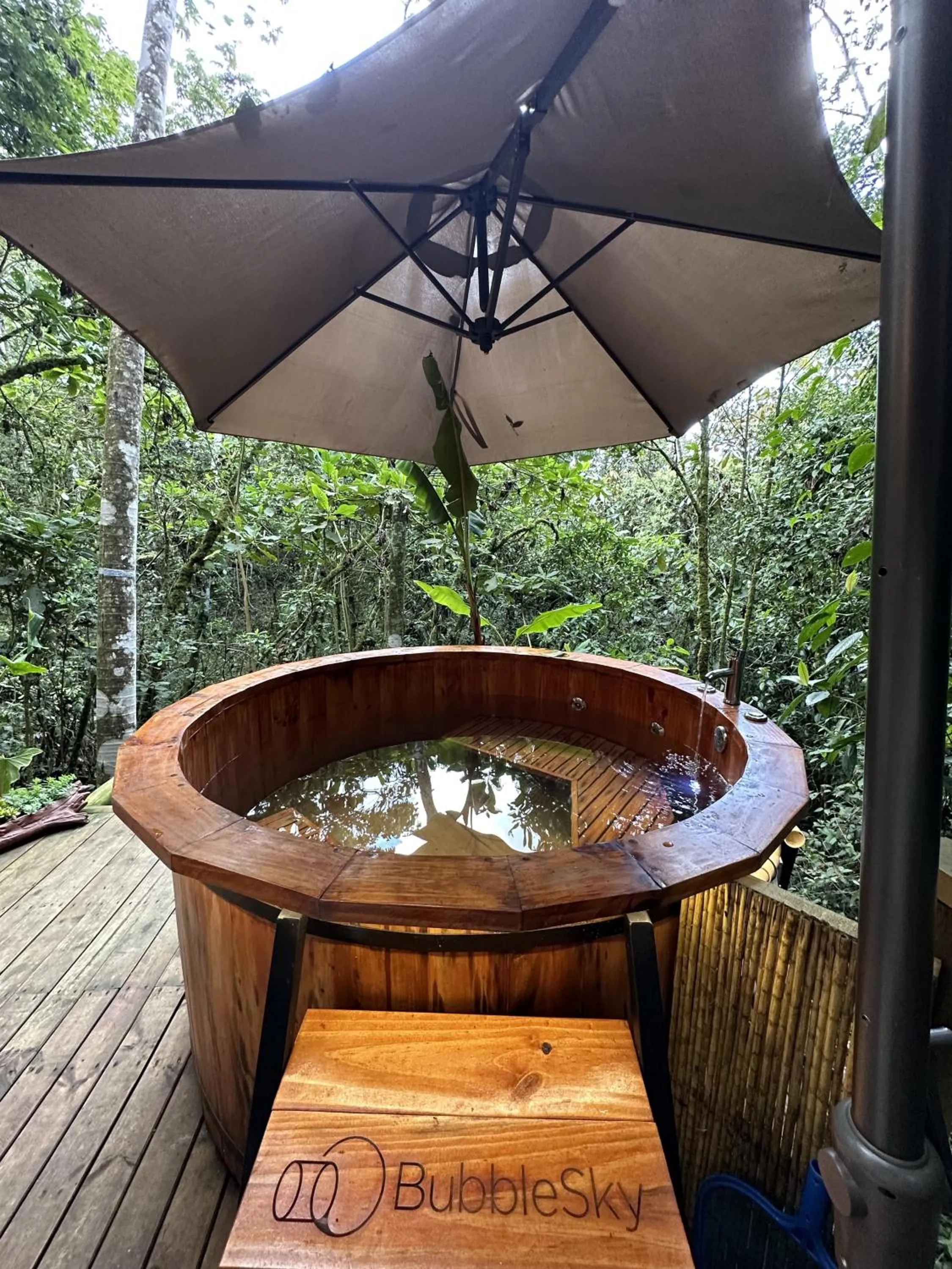 Hot Tub in BubbleSky Glamping Guatapé