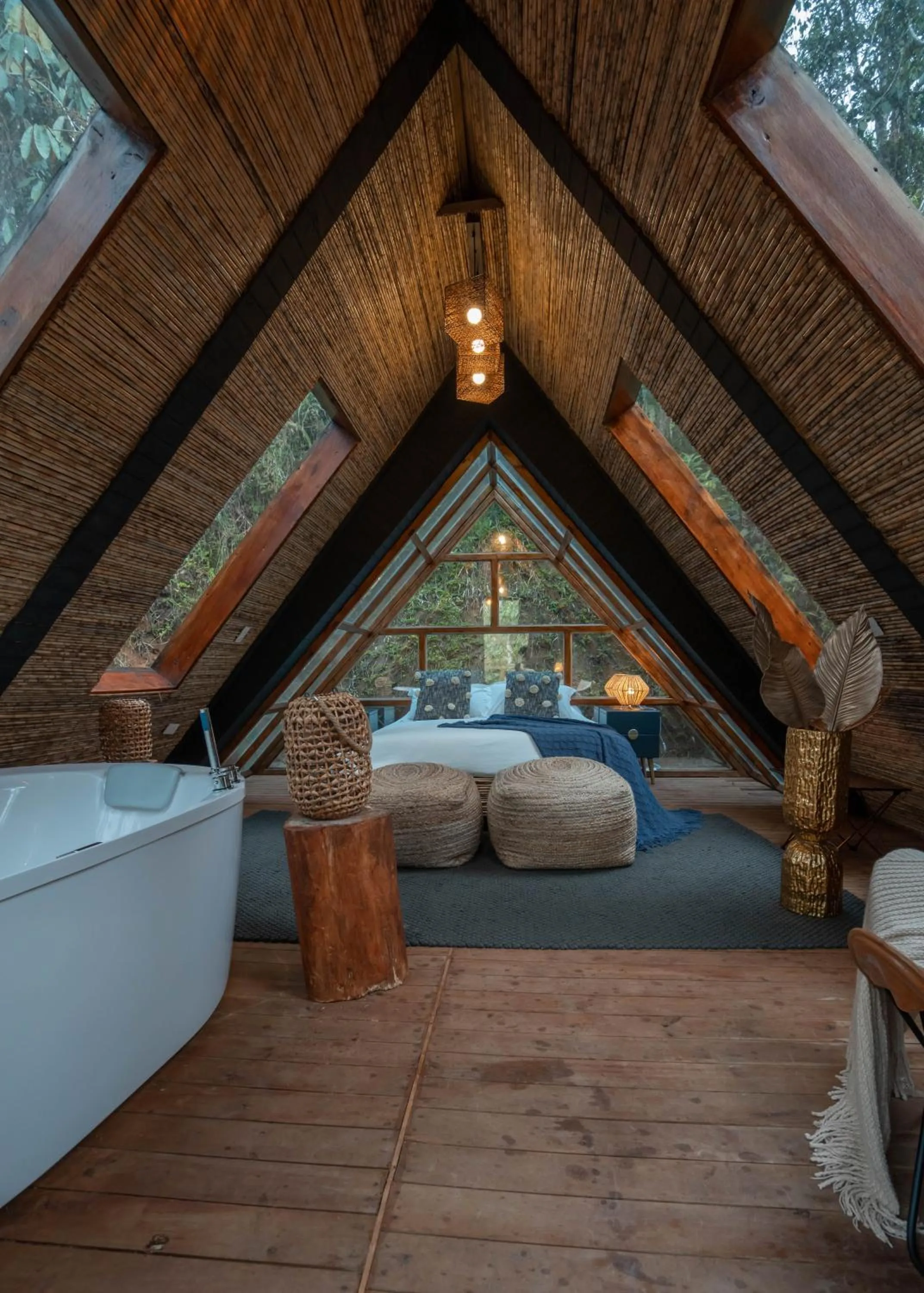 Bed in BubbleSky Glamping Guatapé