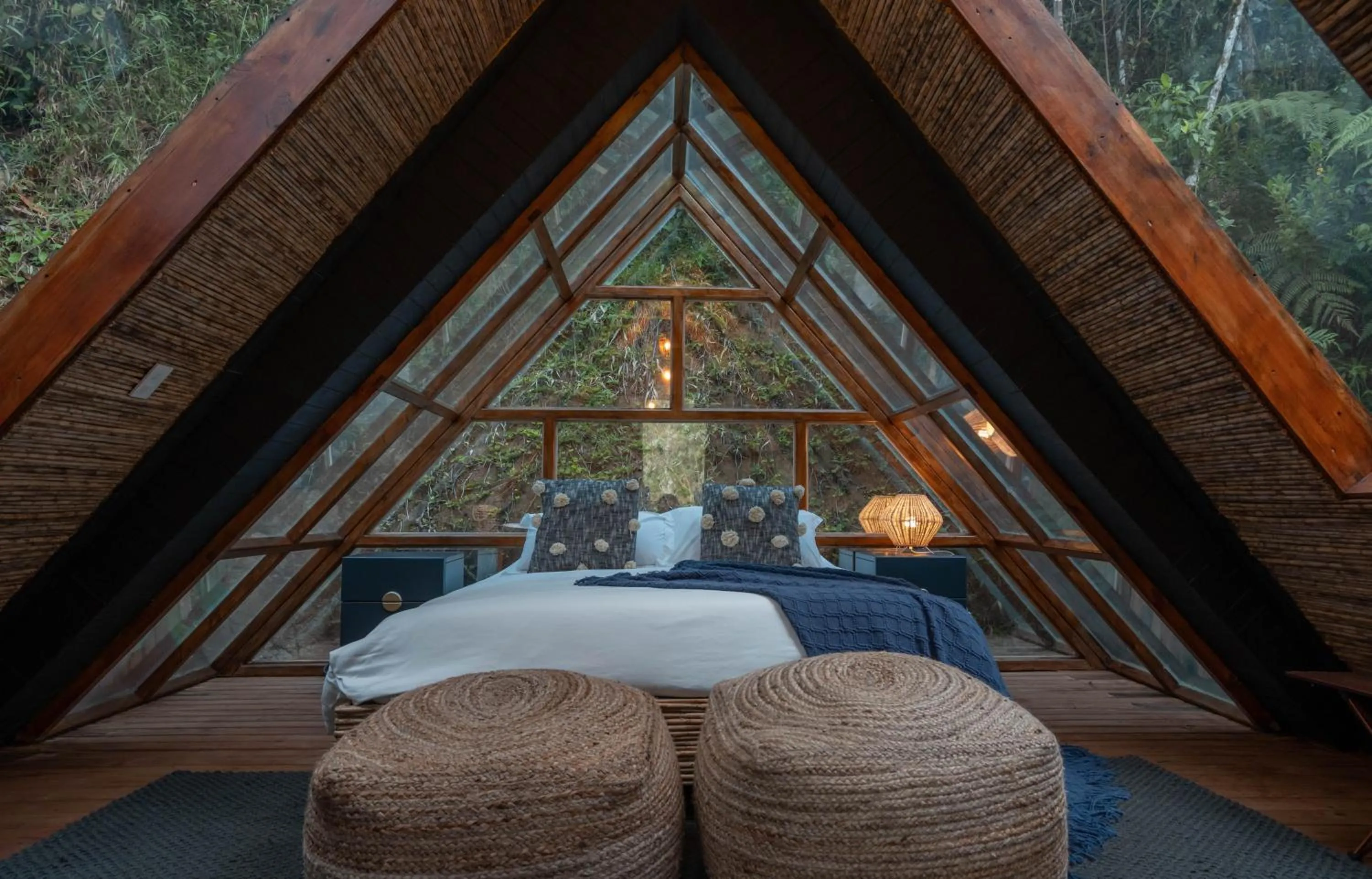 Bed in BubbleSky Glamping Guatapé