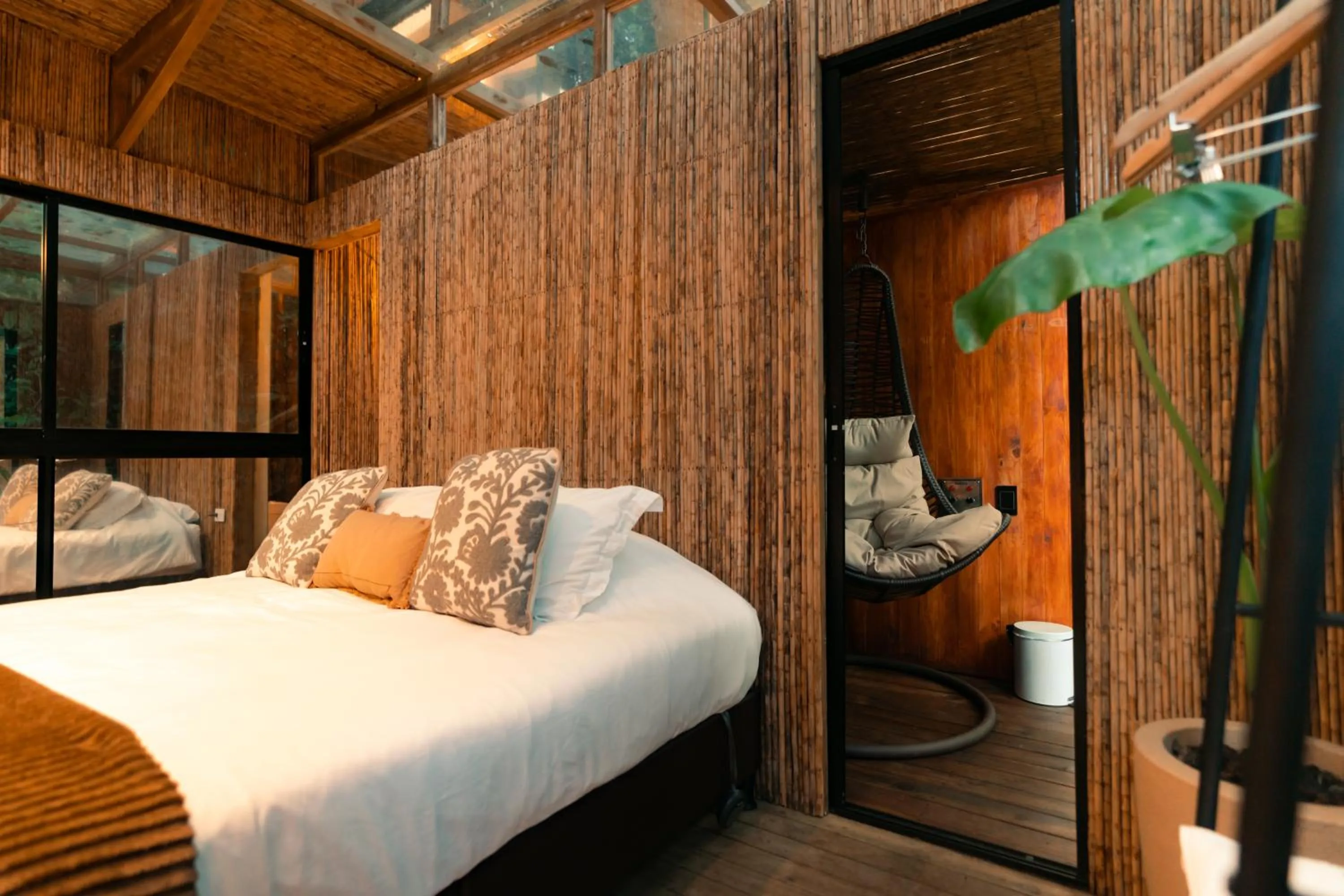 Bed in BubbleSky Glamping Guatapé