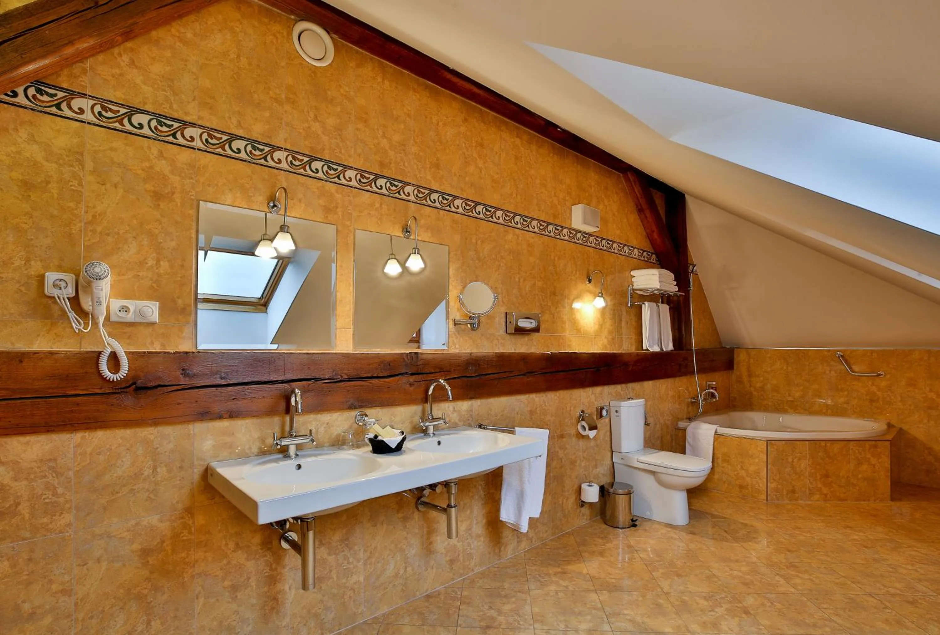 Toilet in LH Hotel Dvořák Tábor Congress & Wellness