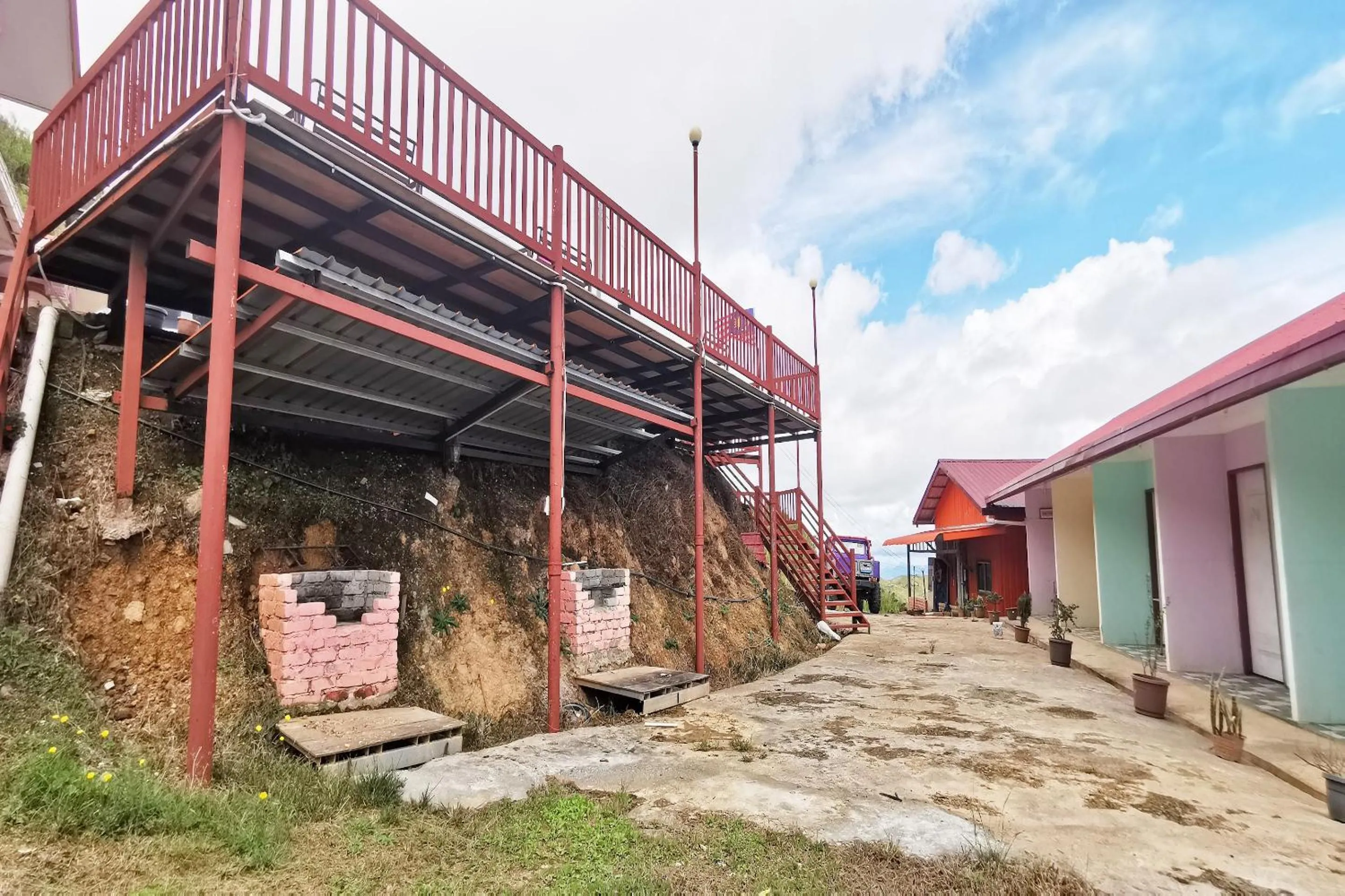 Facade/entrance in Hotel O Sosodikon Inap Desa