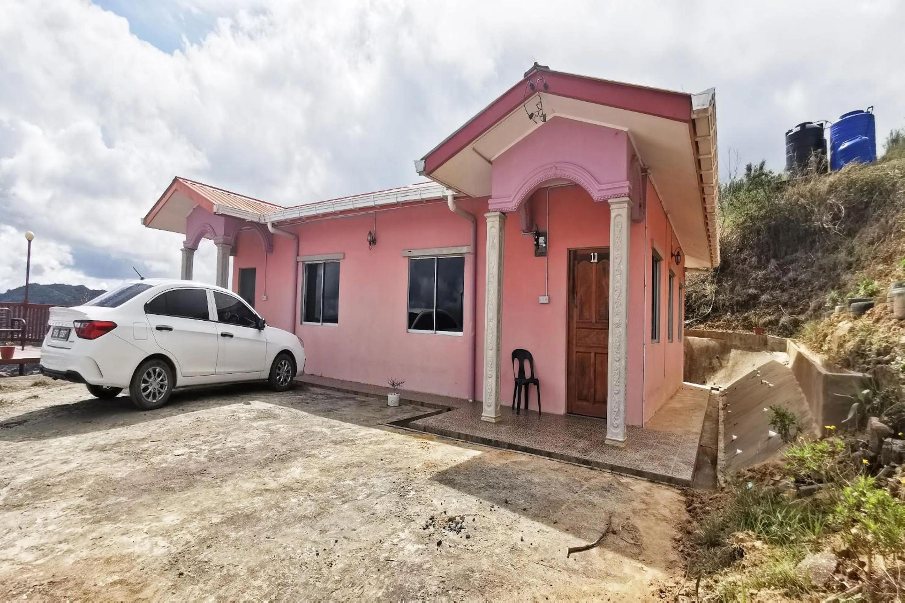 Facade/entrance in Hotel O Sosodikon Inap Desa