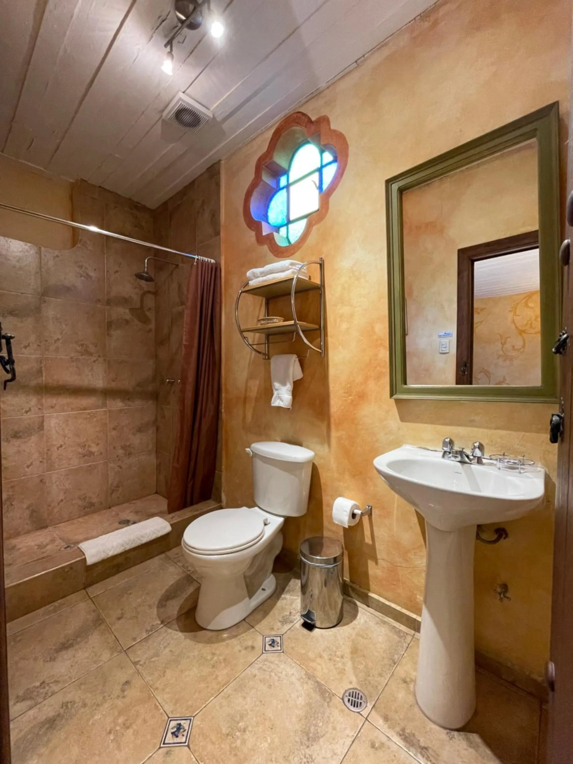 Shower in NASS Casa del Aguila