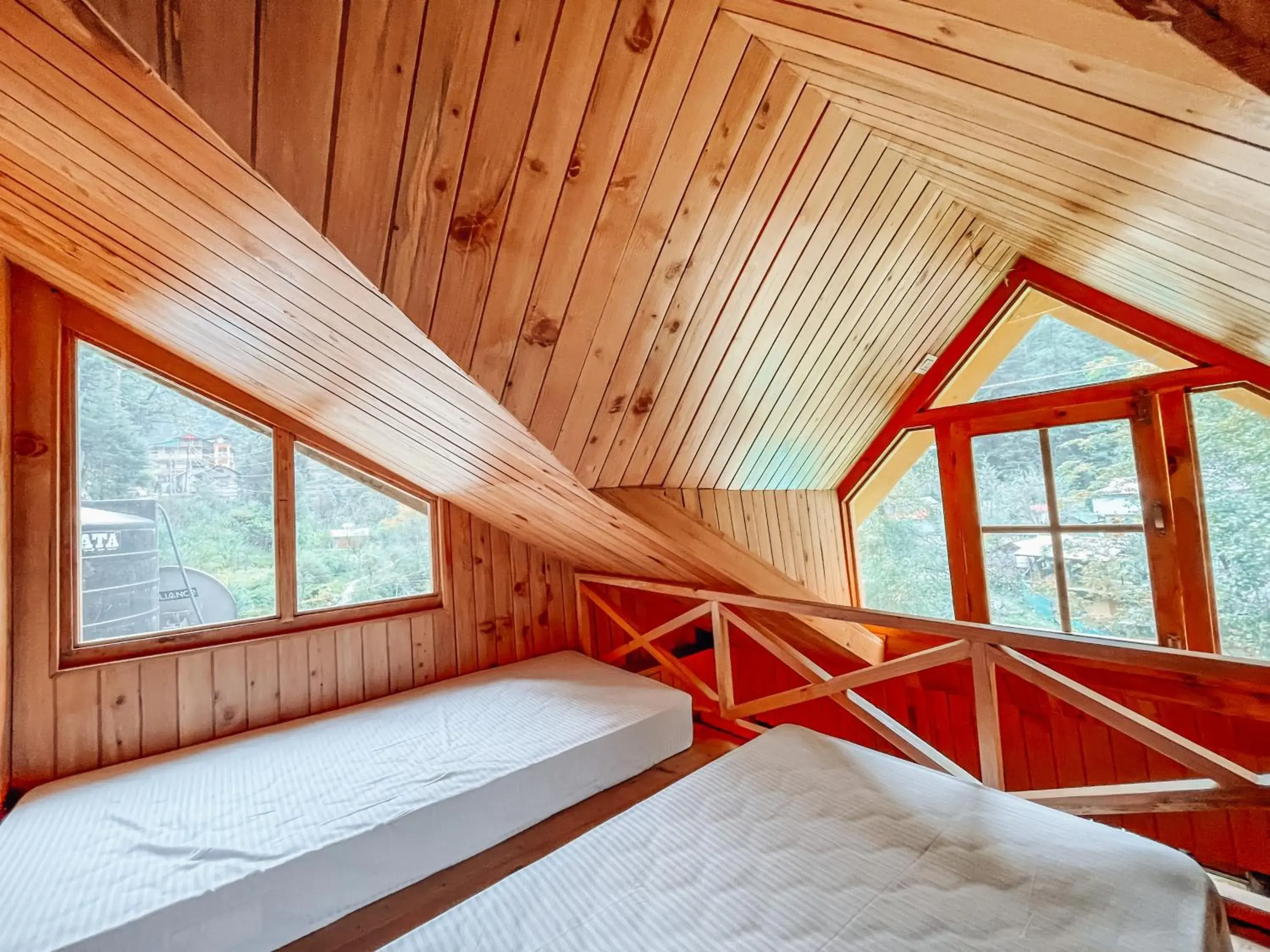 Deluxe Double Room in Madpackers Jibhi - Of Streamsides & Waterfalls Deluxe Double Room in Madpackers Jibhi - Of Streamsides & Waterfalls