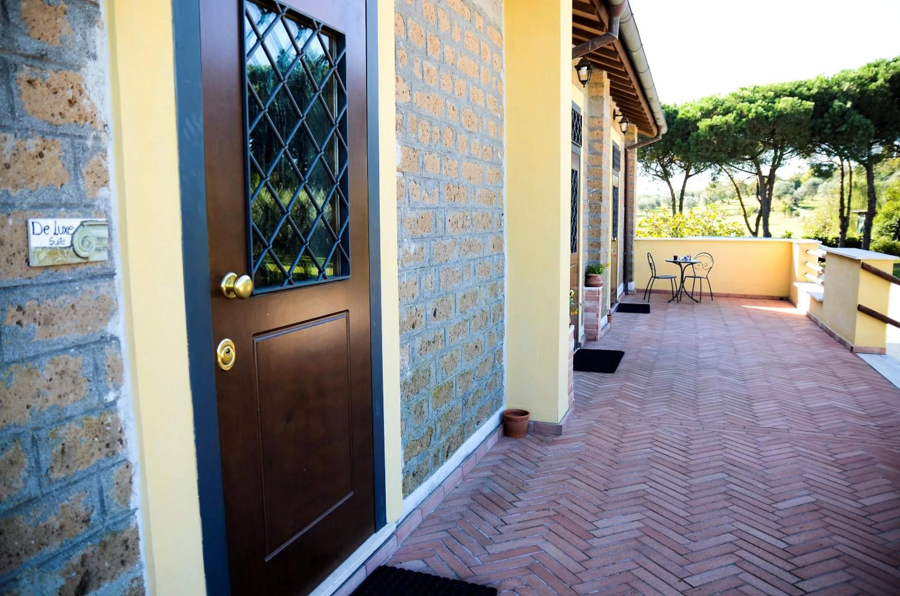 Facade/entrance in Le Suite Bracciano