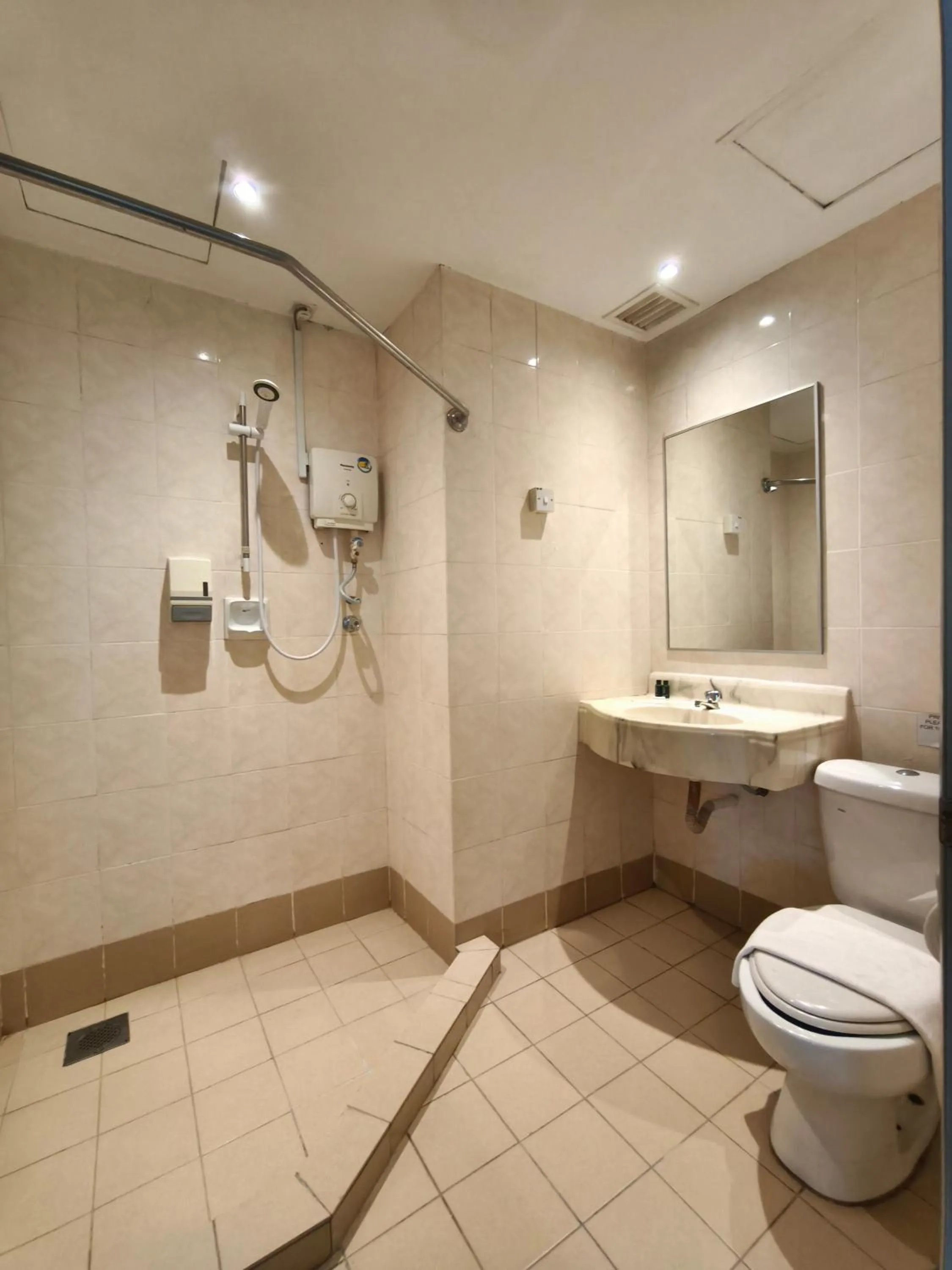 Bathroom in Alamis City Kuala Lumpur - Formerly EDC Hotel Kuala Lumpur