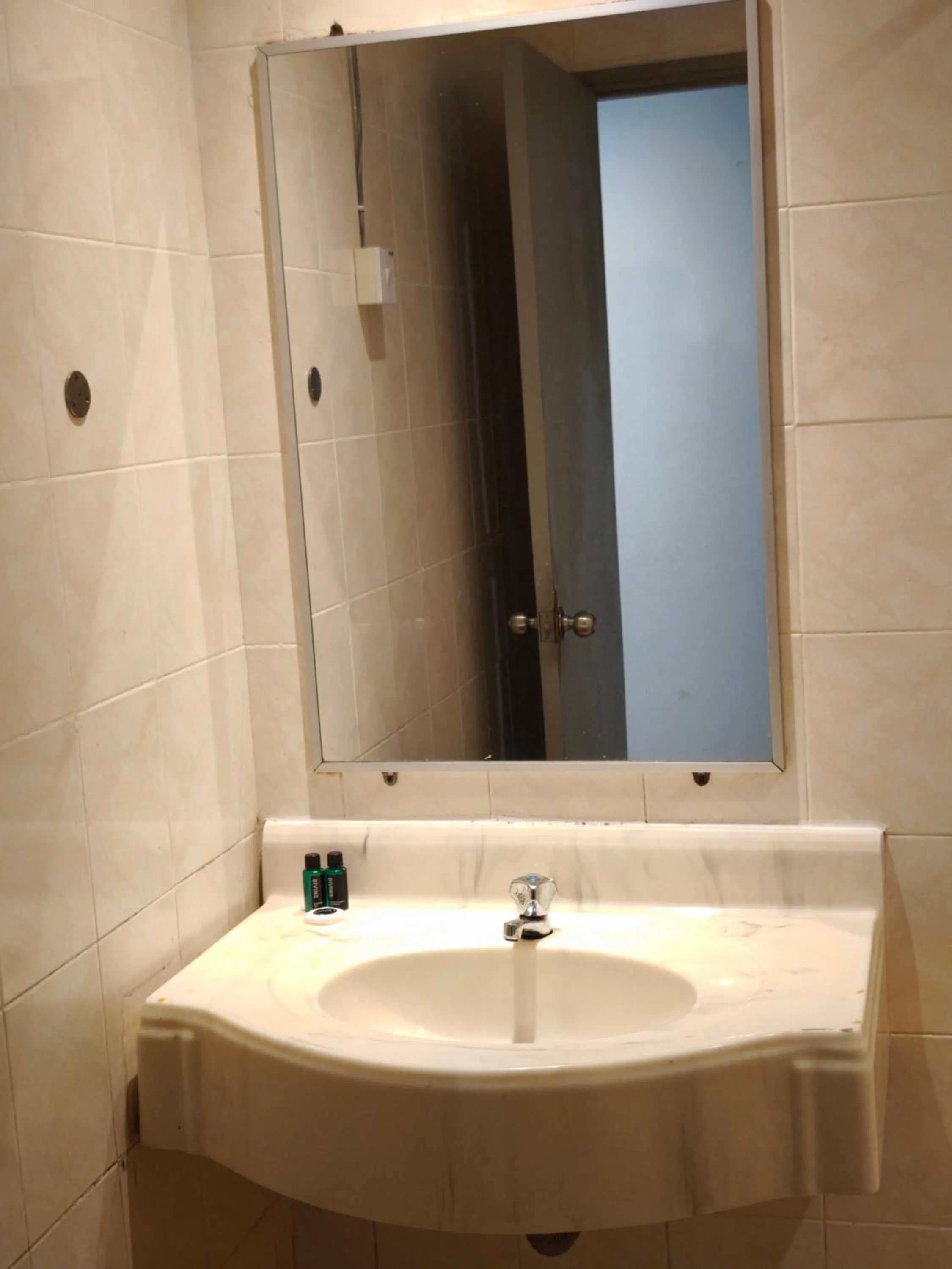 Bathroom in Alamis City Kuala Lumpur - Formerly EDC Hotel Kuala Lumpur