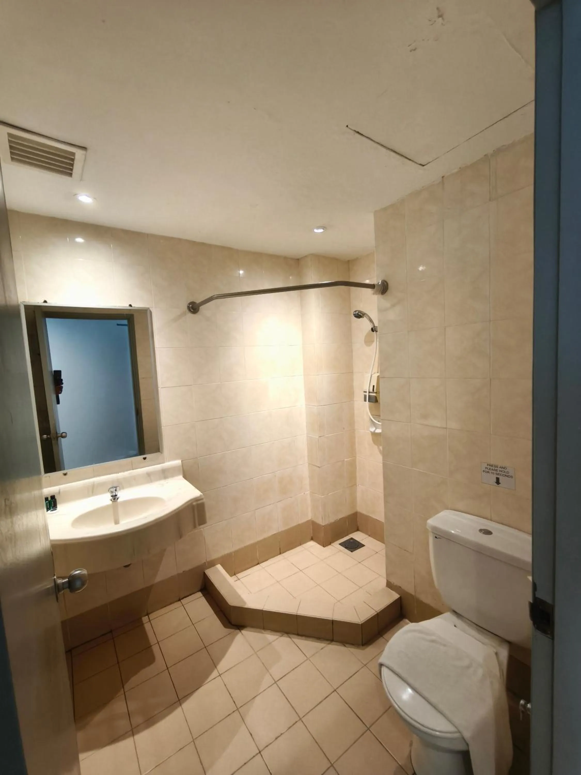 Bathroom in Alamis City Kuala Lumpur - Formerly EDC Hotel Kuala Lumpur