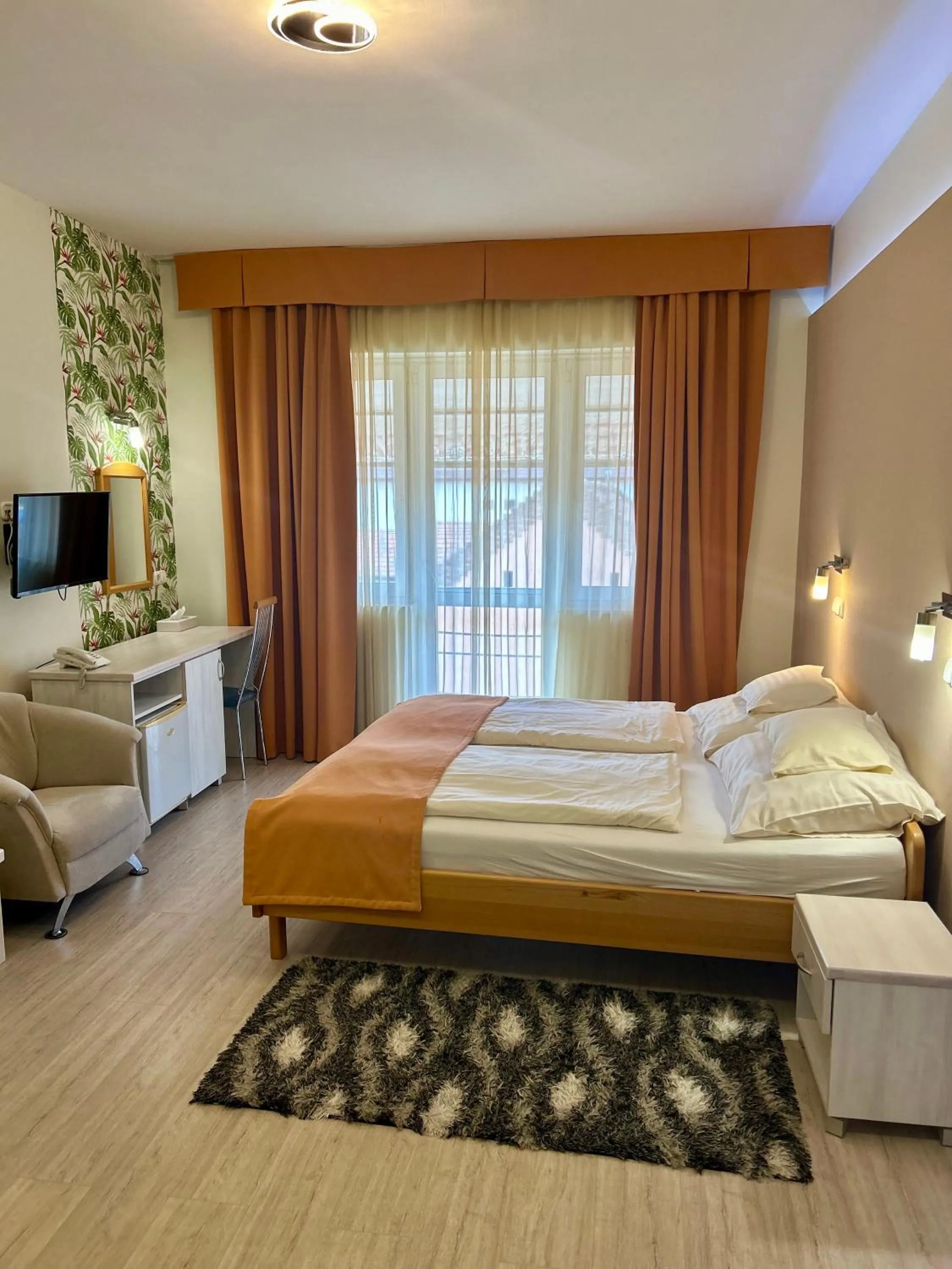 Photo of the whole room, Bed in Hotel Négy Évszak